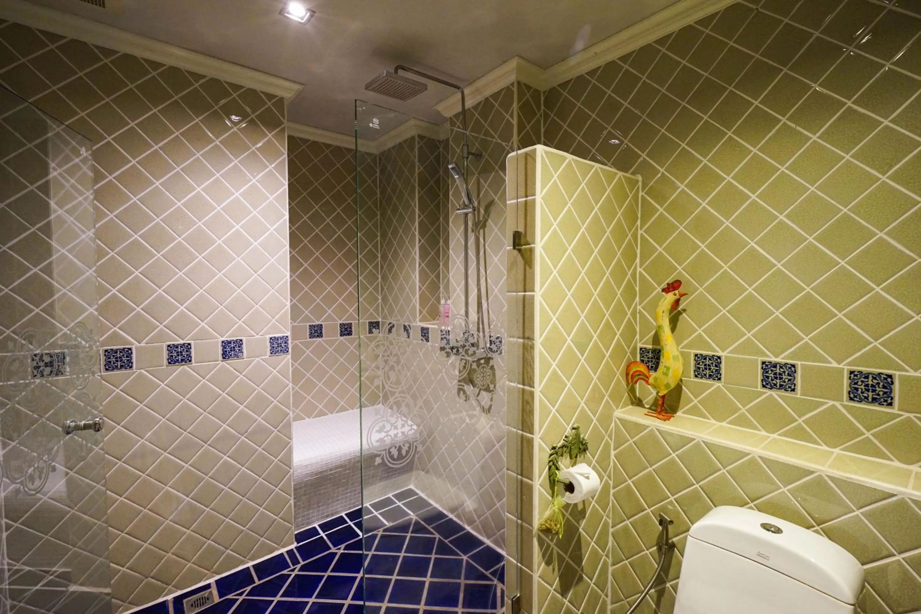 At Pingnakorn Huaykaew