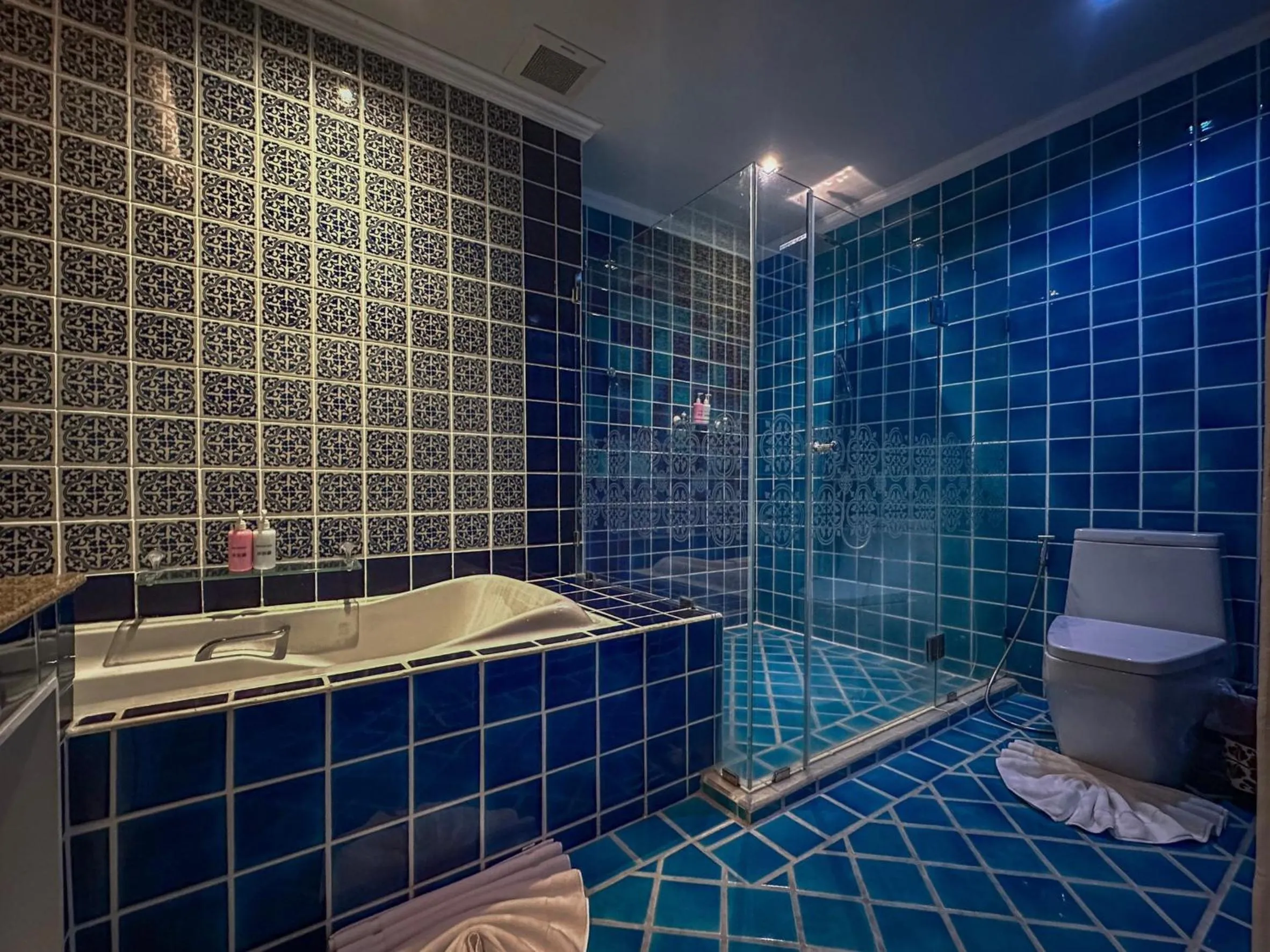 At Pingnakorn Huaykaew