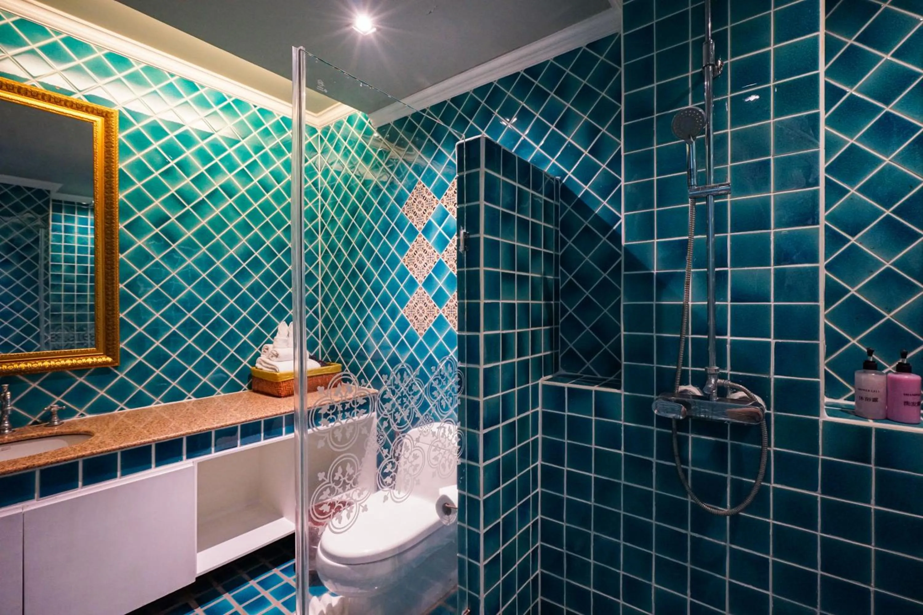 At Pingnakorn Huaykaew