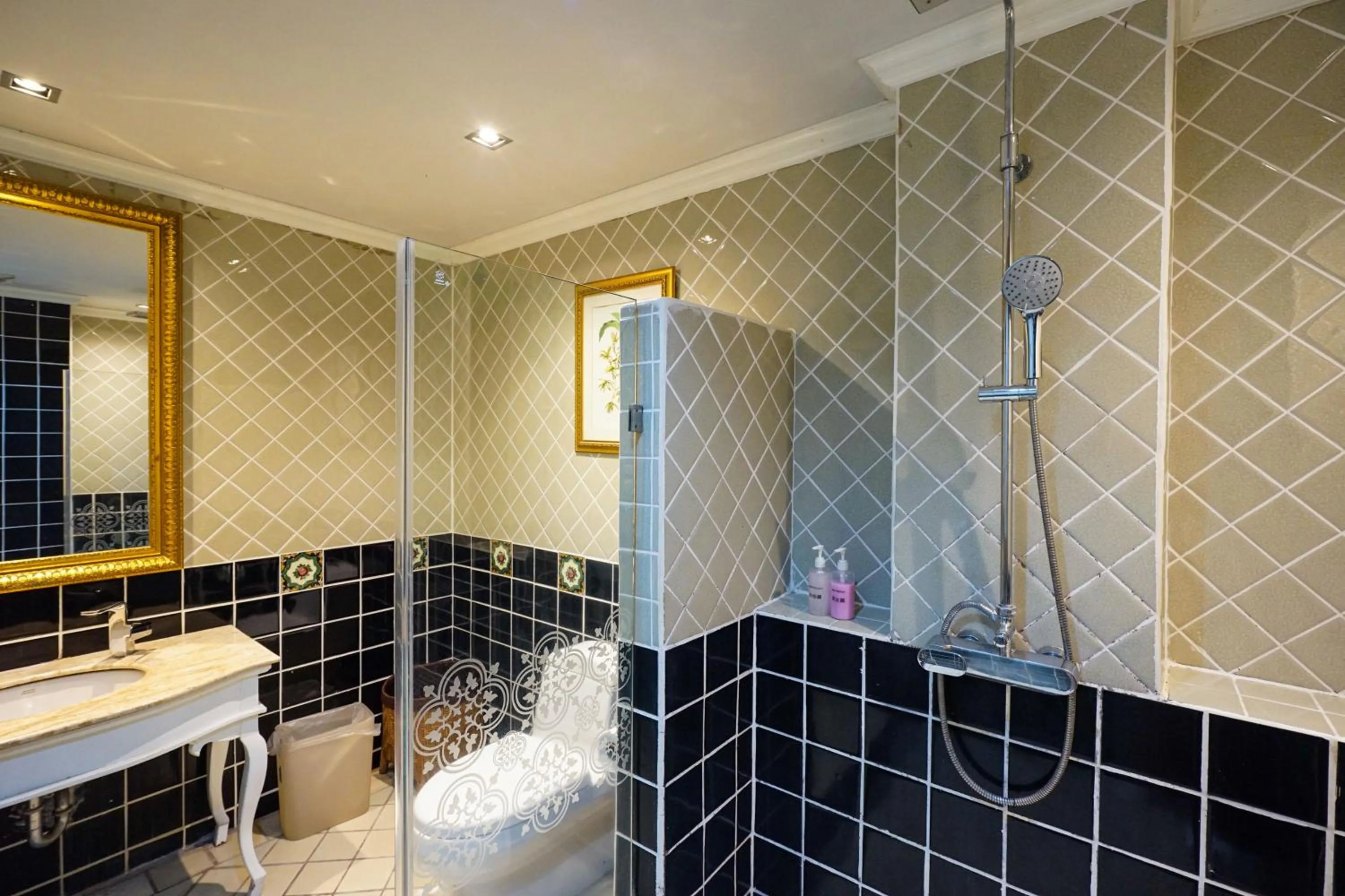 At Pingnakorn Huaykaew