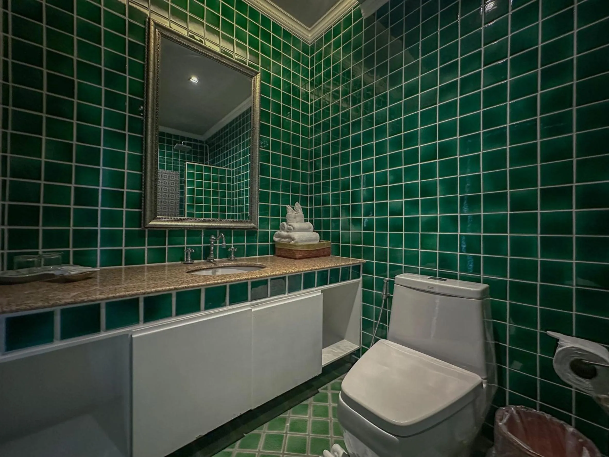 At Pingnakorn Huaykaew