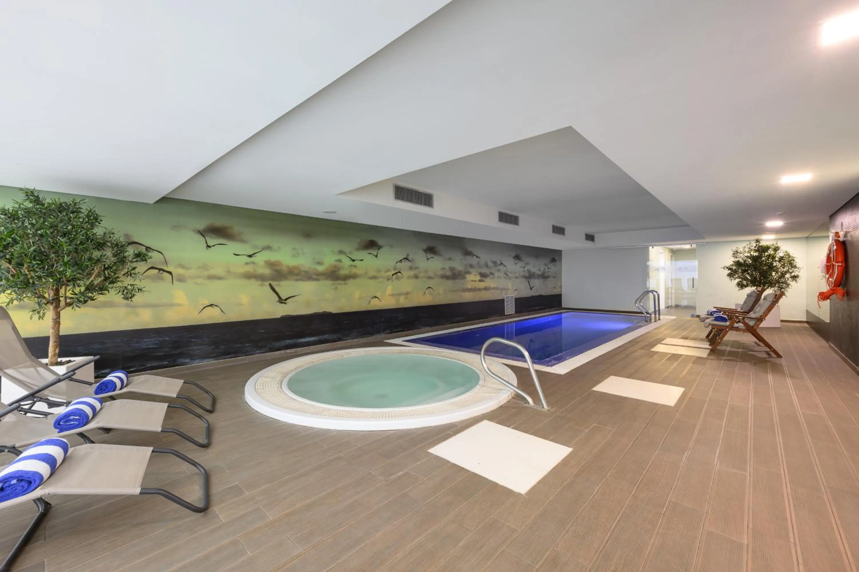 Swimming pool in Melia Setubal