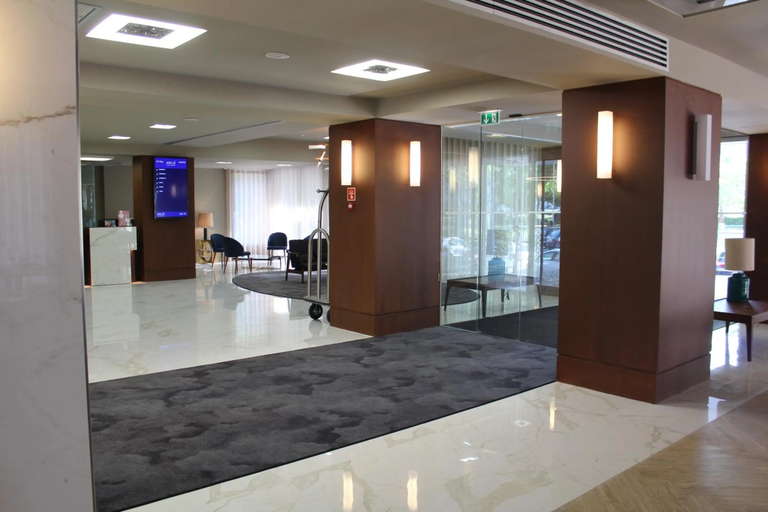 Lobby or reception in Melia Setubal