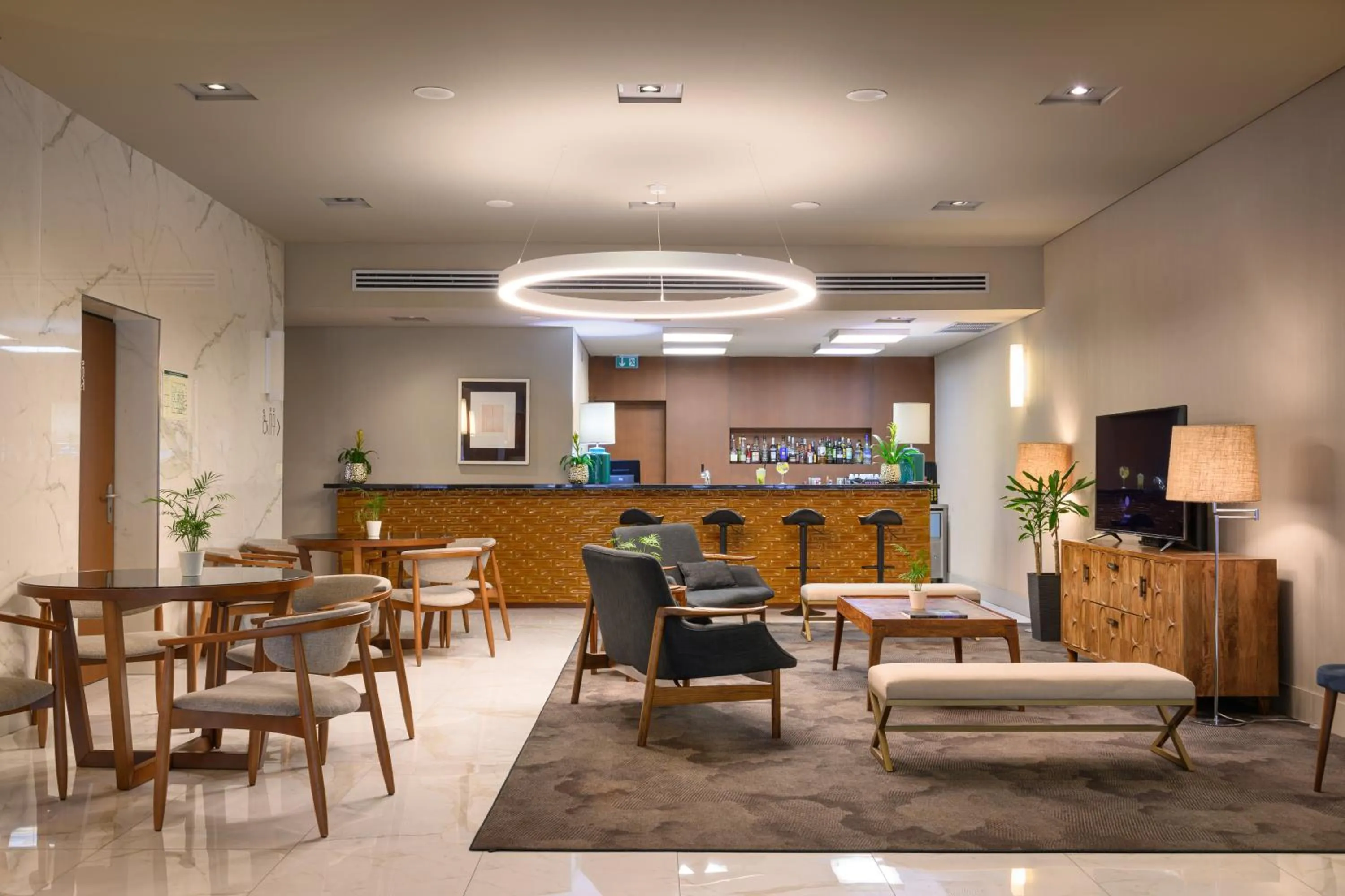 Lounge or bar in Melia Setubal