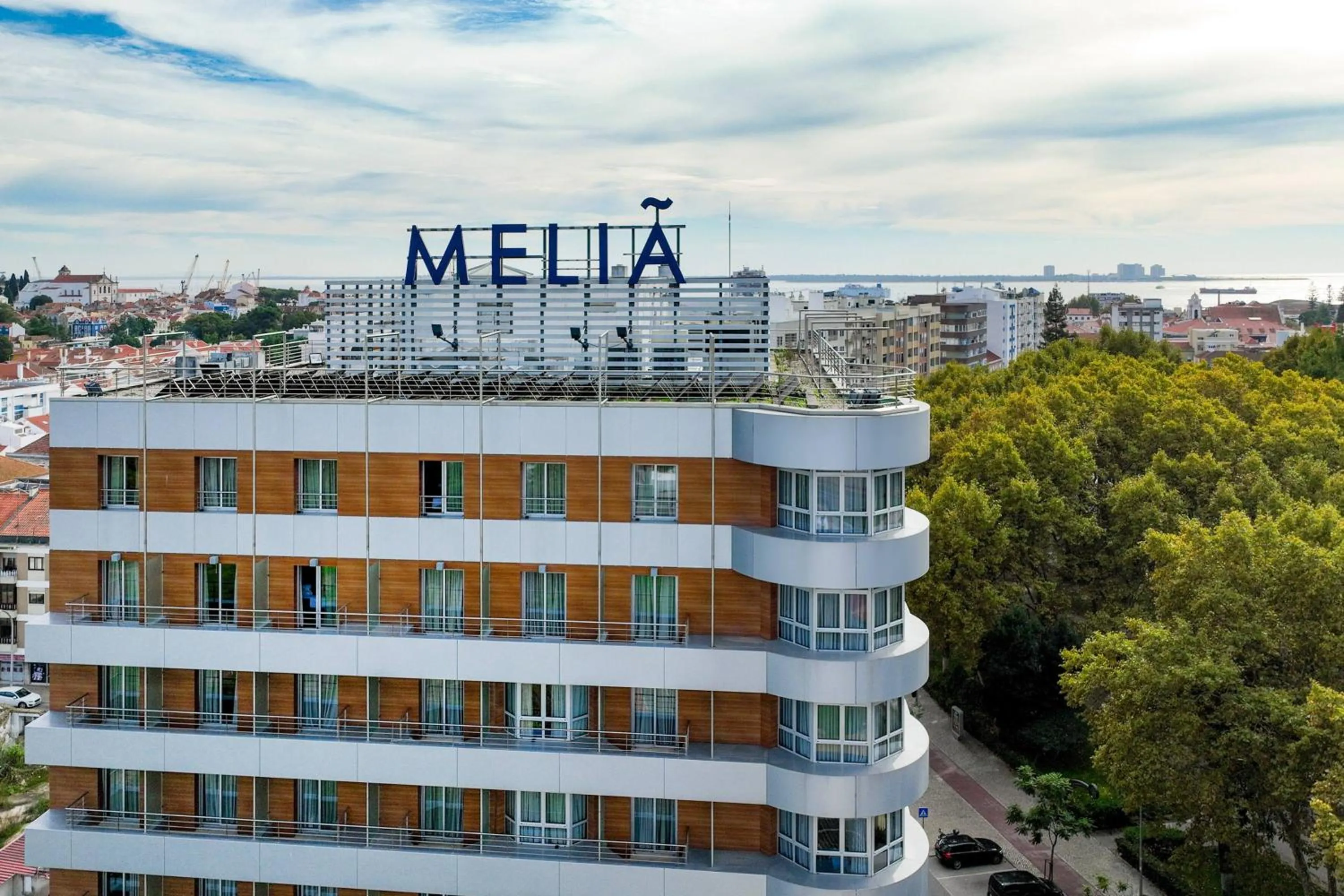 Property building in Meliá Setúbal