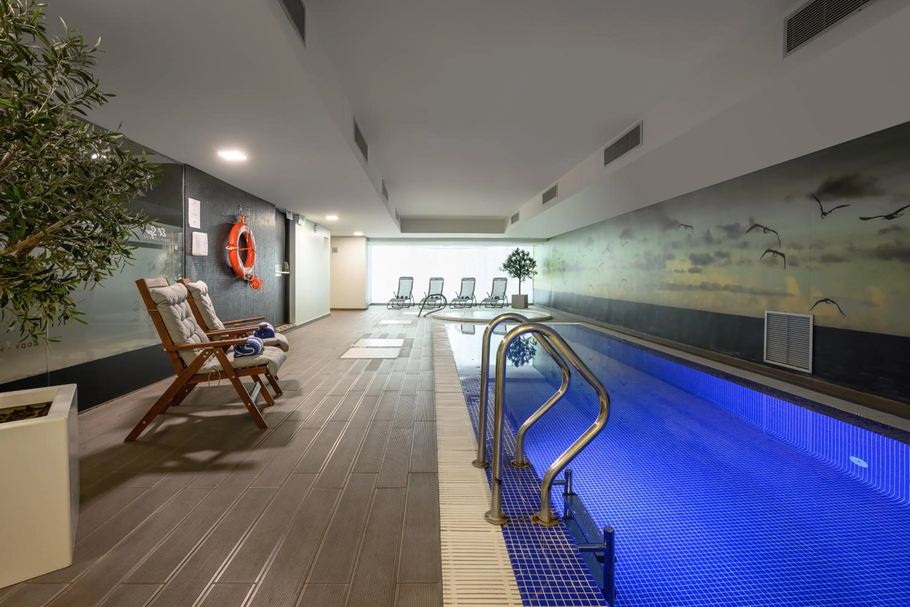 Swimming pool in Melia Setubal