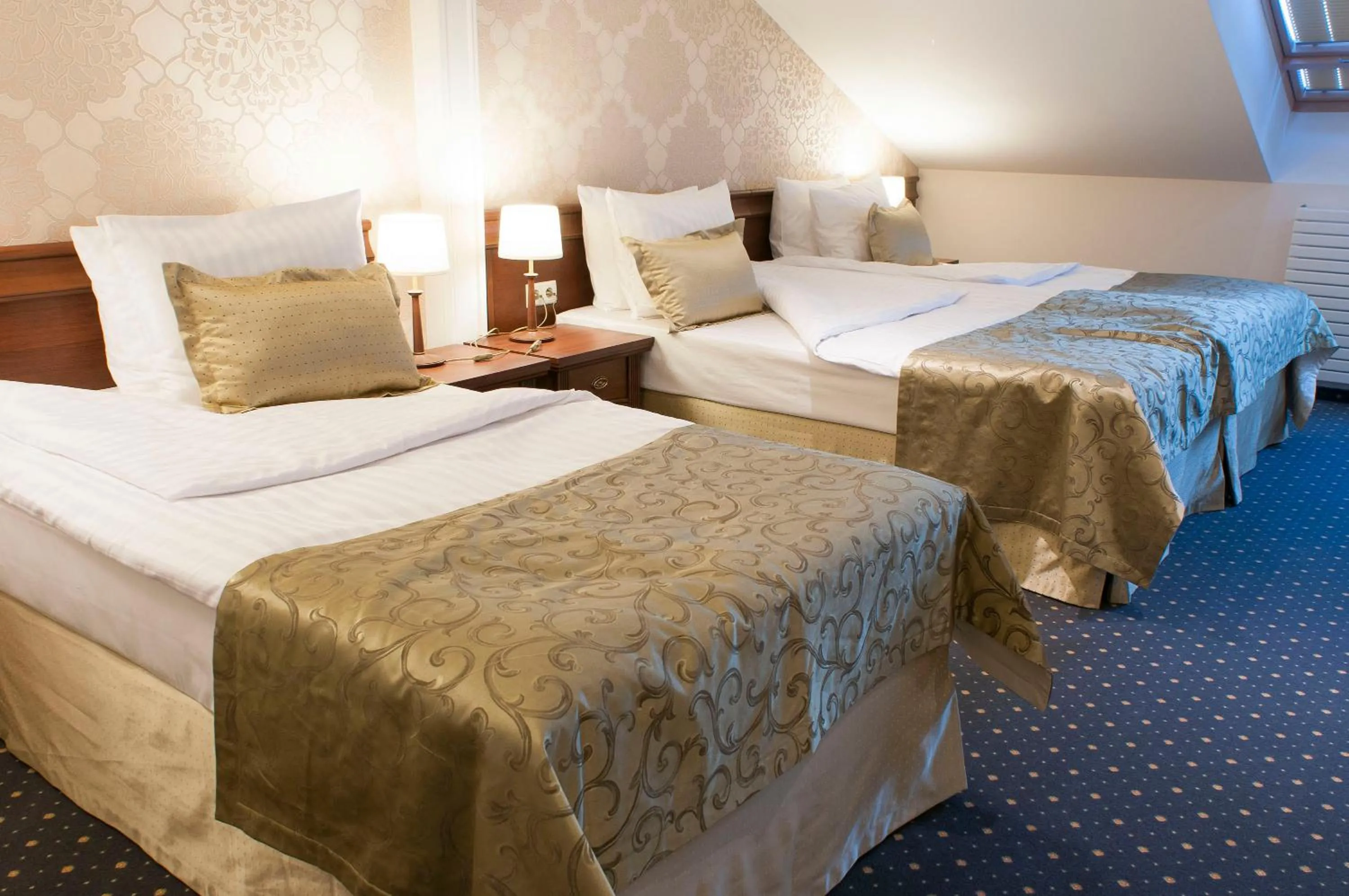 Bed in Hotel Splendor