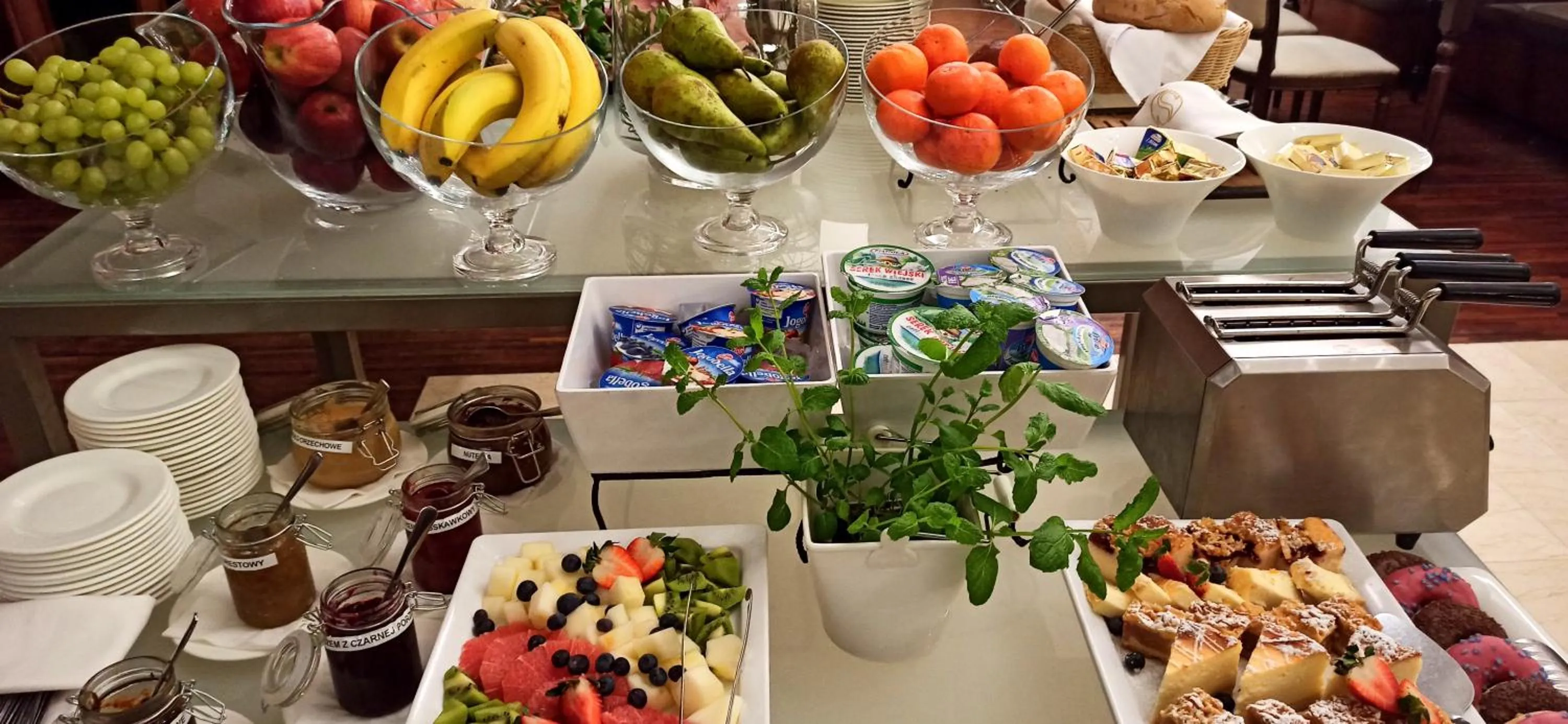 Breakfast in Hotel Splendor