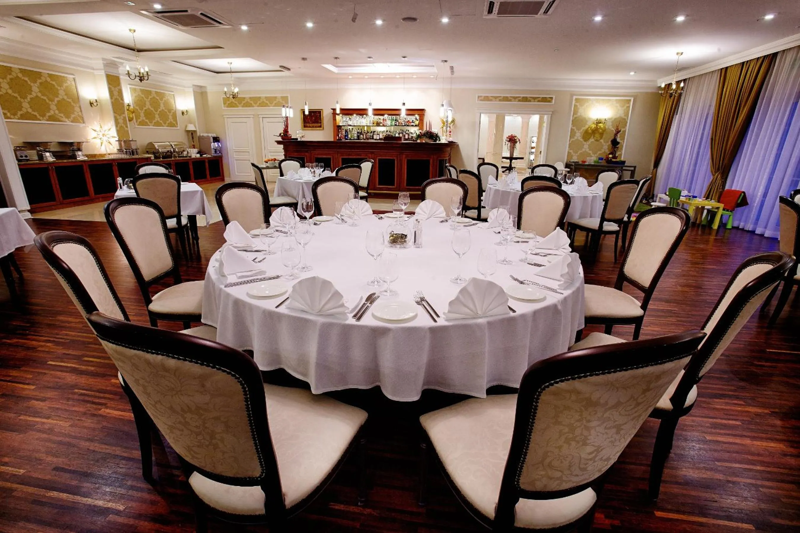 Restaurant/places to eat in Hotel Splendor
