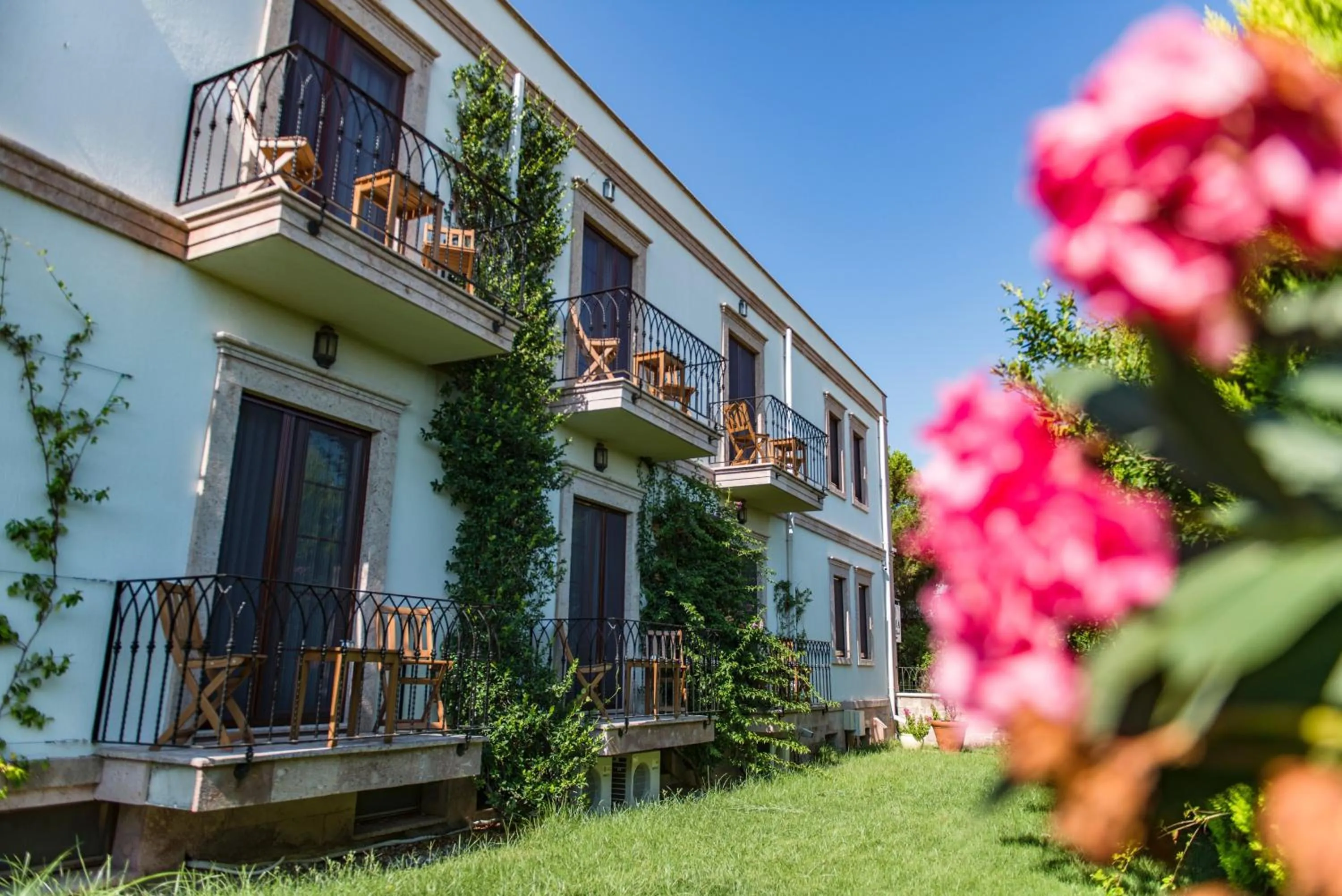 Facade/entrance in Elia Hotel Cunda by Ortunc