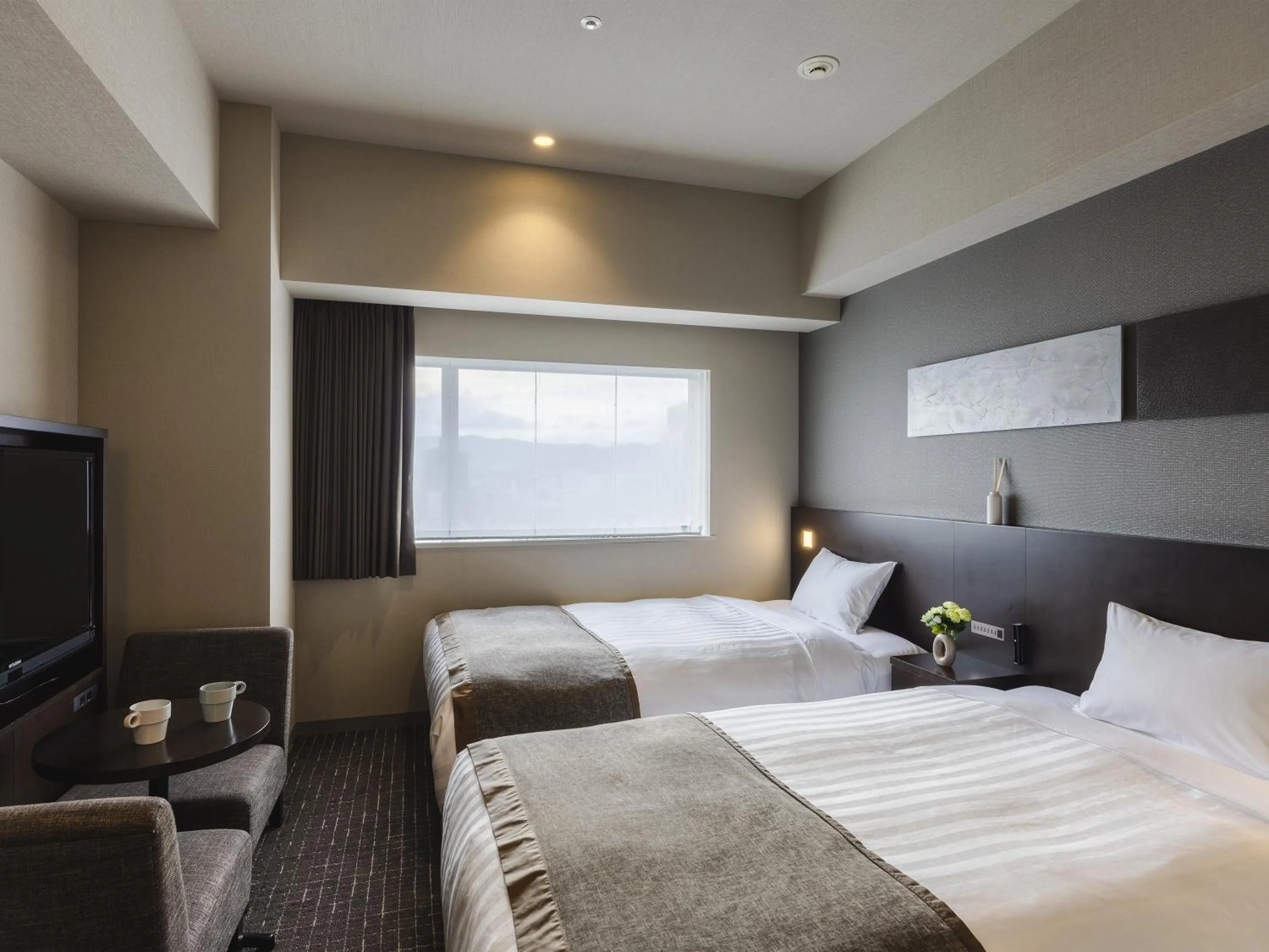 Photo of the whole room, Bed in Hiroshima Washington Hotel