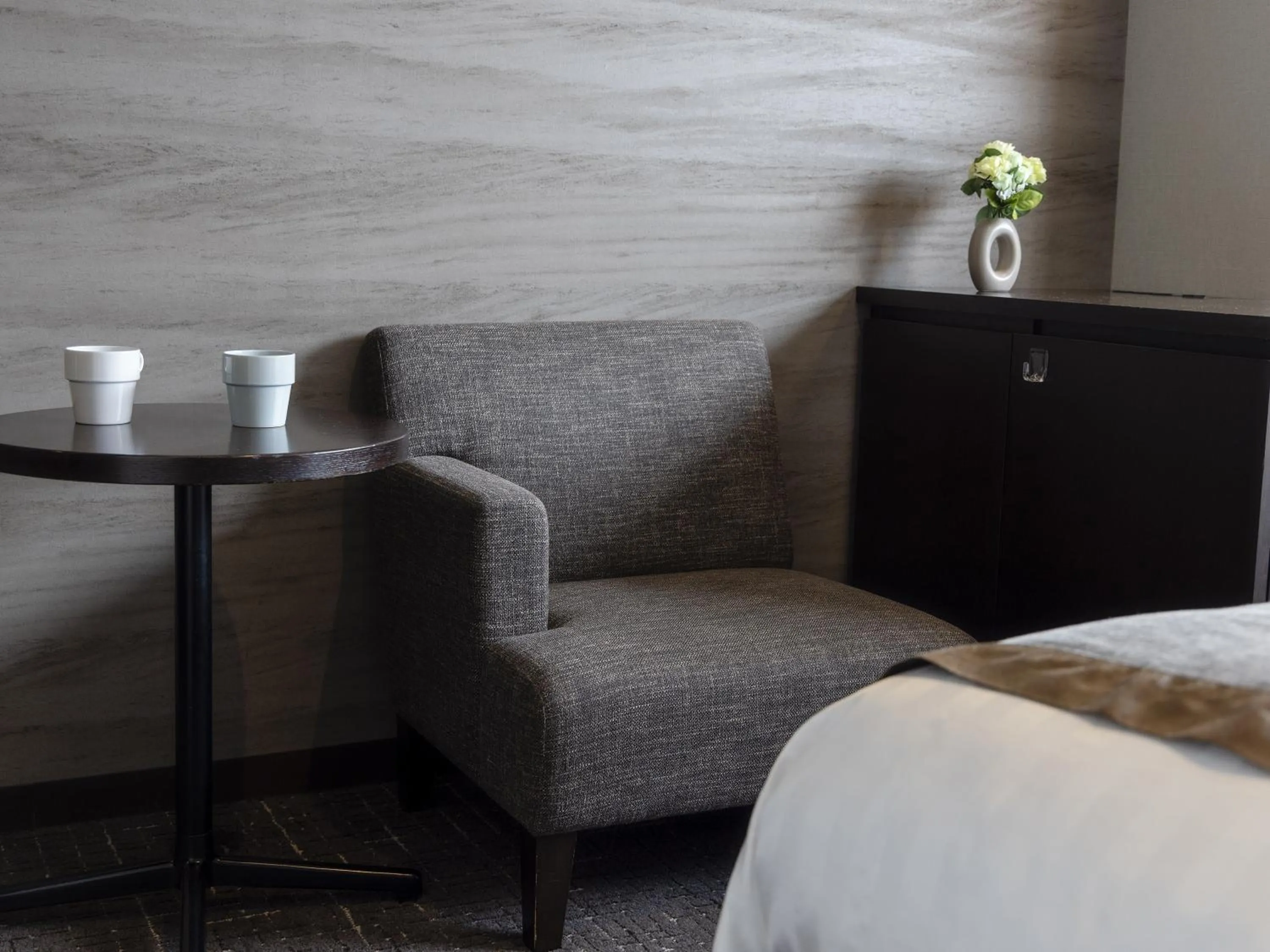 Photo of the whole room, Bed in Hiroshima Washington Hotel