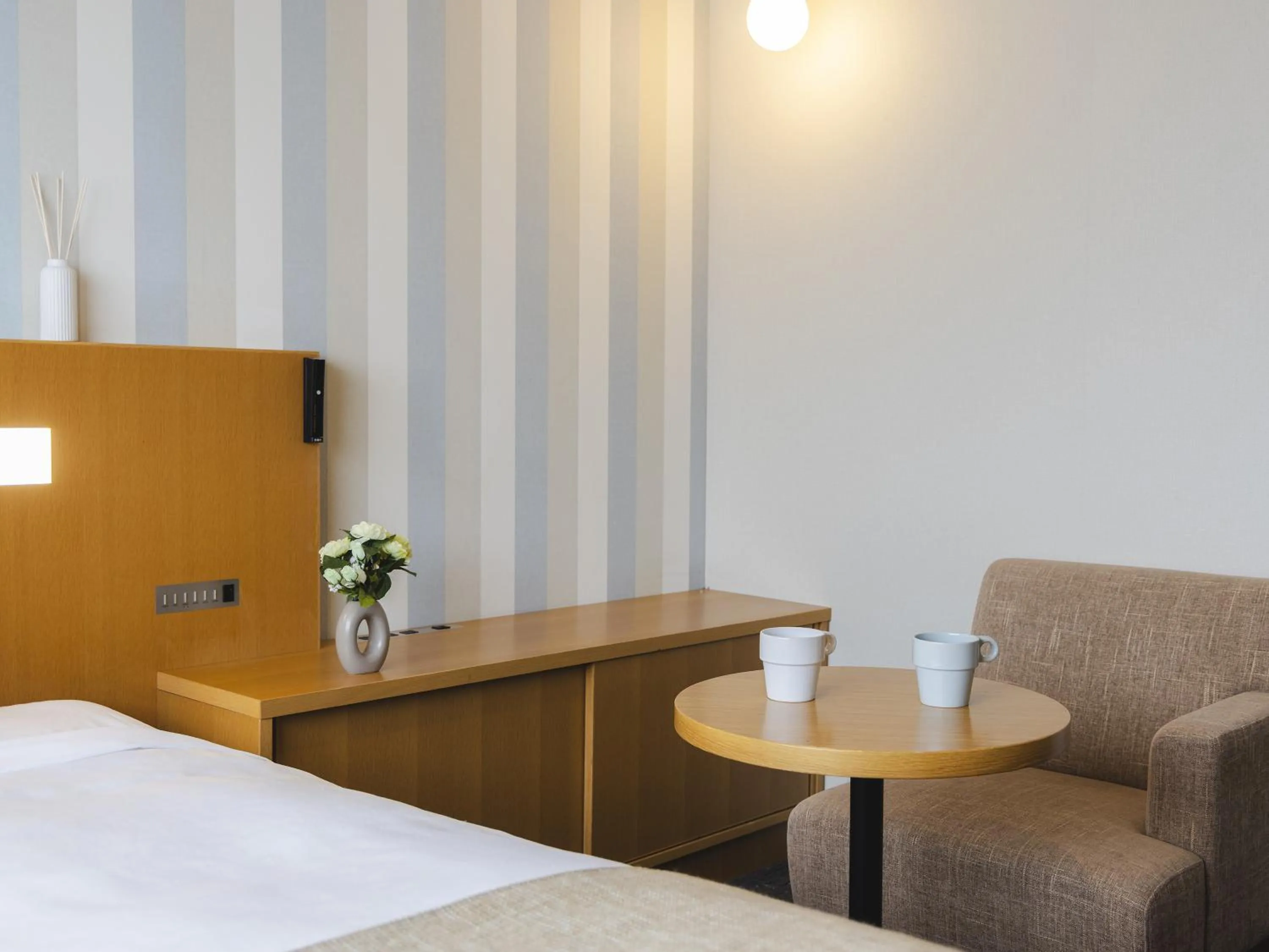 Photo of the whole room, Bed in Hiroshima Washington Hotel