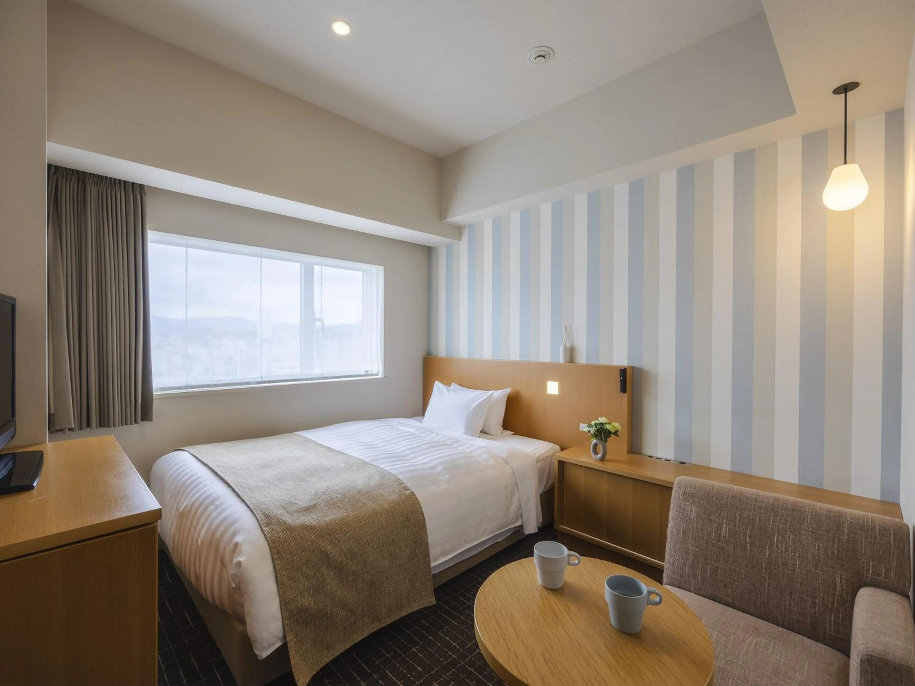 Photo of the whole room, Bed in Hiroshima Washington Hotel