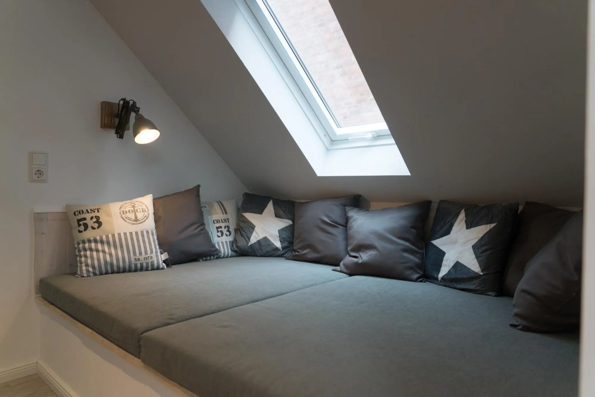 Seating area, Bed in Hotel Stadt Cuxhaven