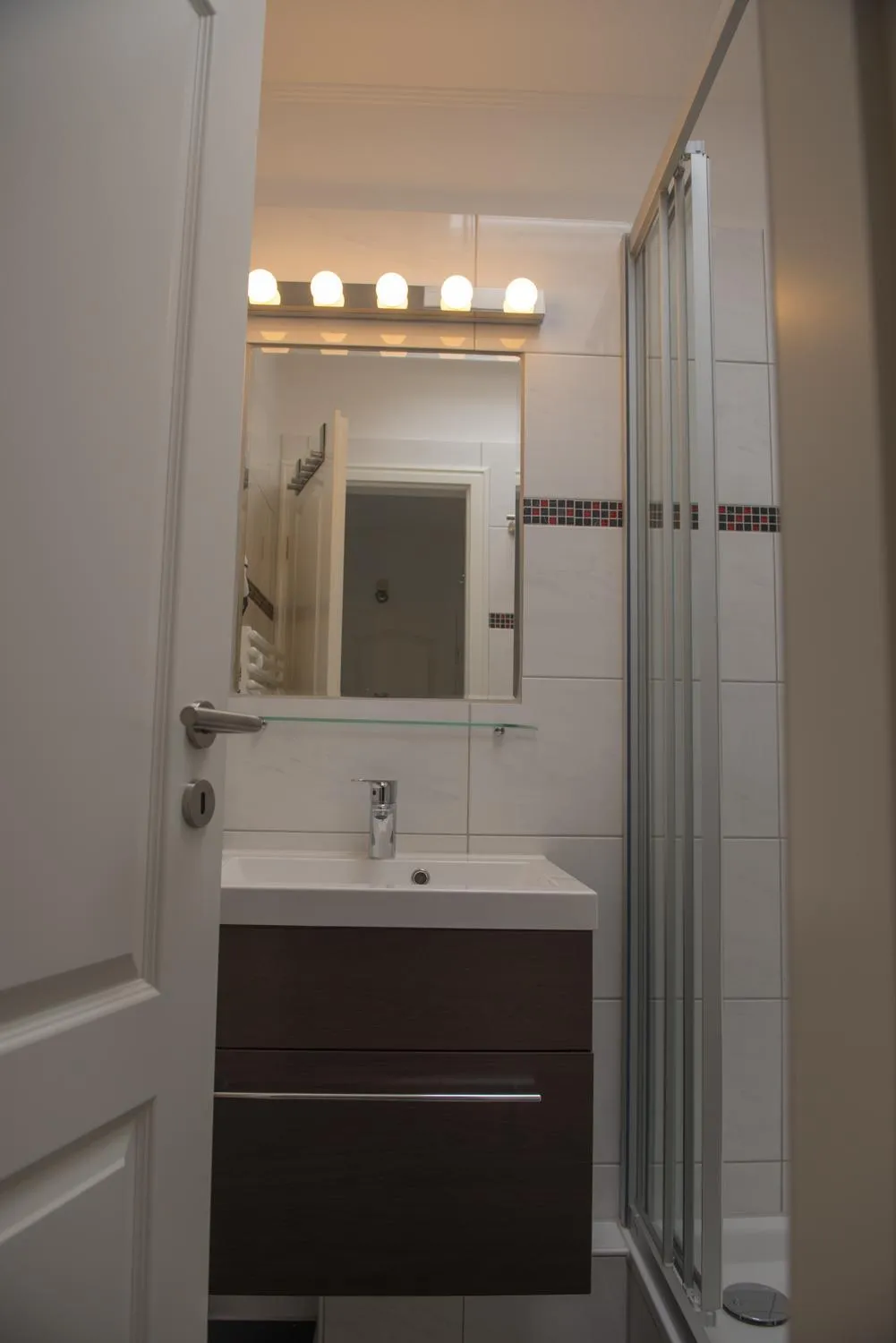 Shower in Hotel Stadt Cuxhaven