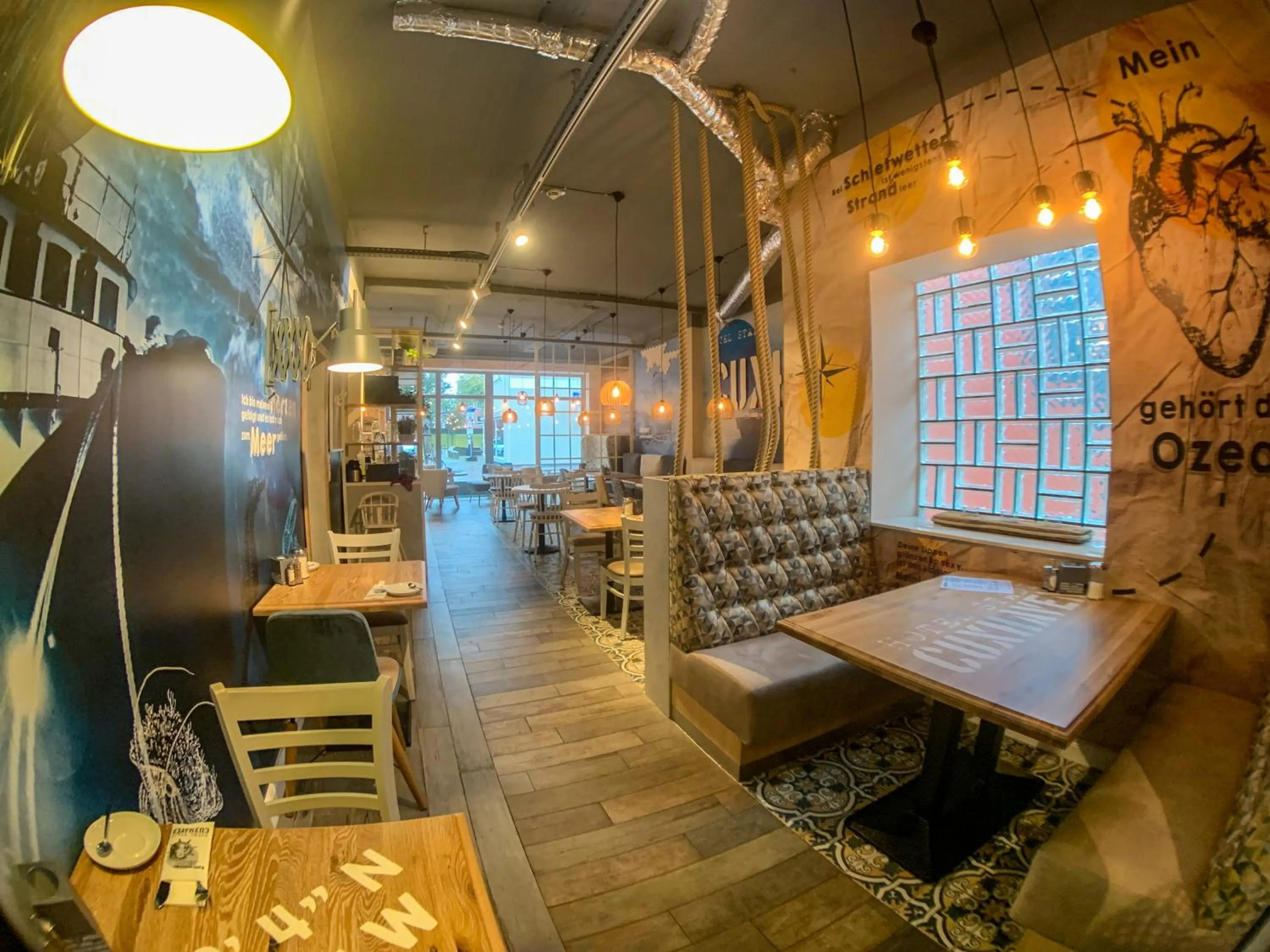 Restaurant/places to eat in Hotel Stadt Cuxhaven