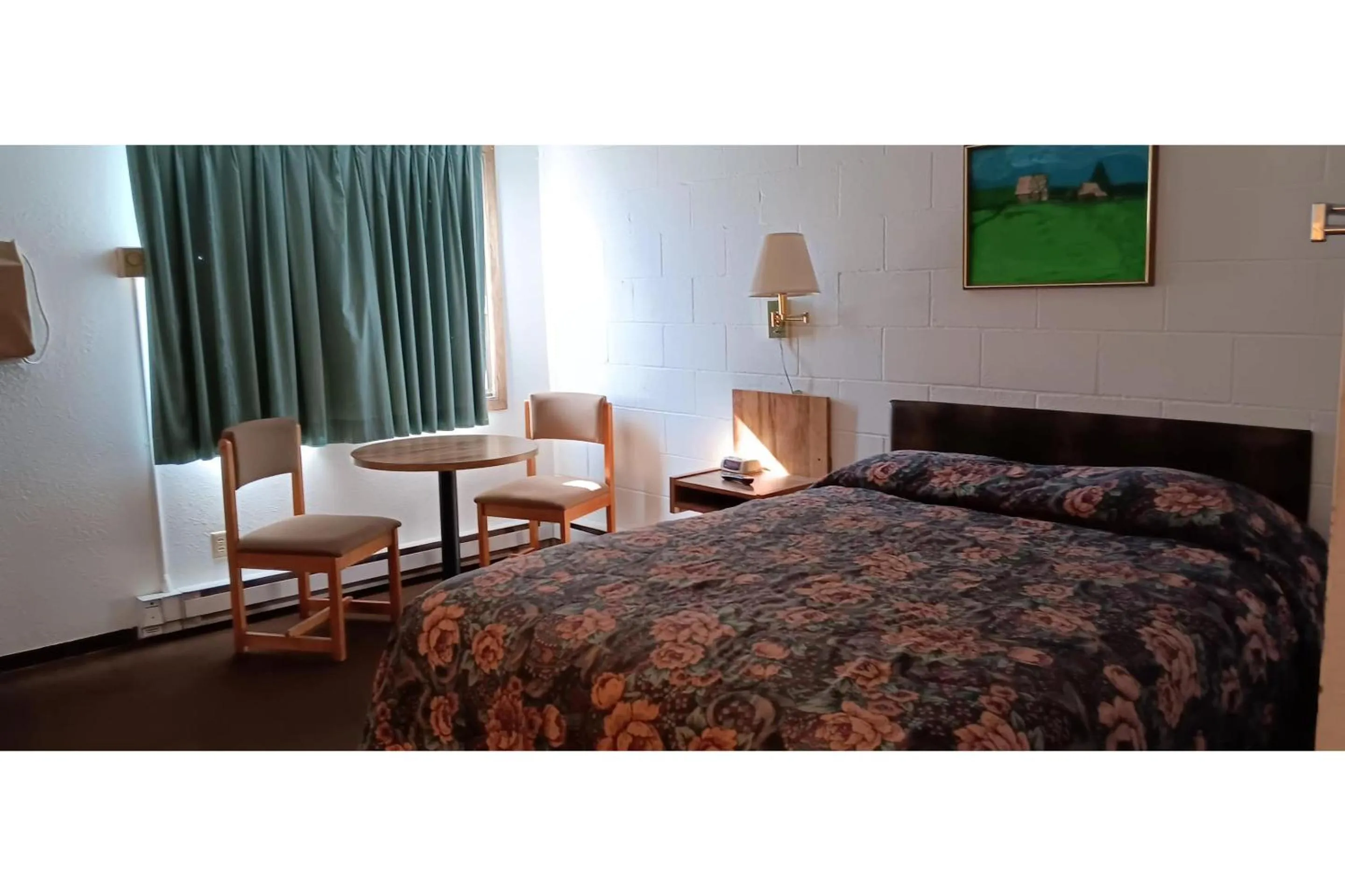 Bedroom in Scotwood Motel by OYO Washburn ND