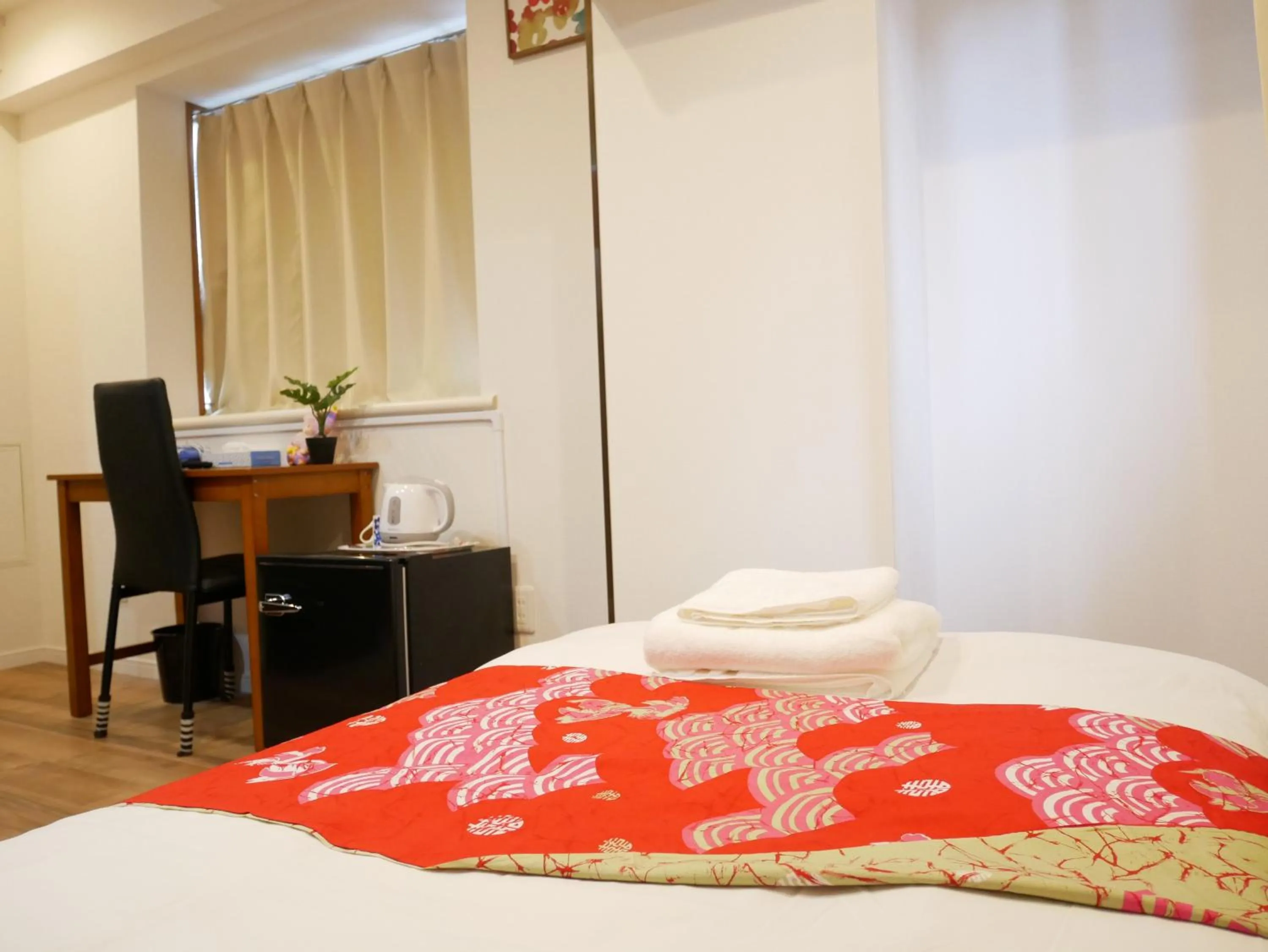 Photo of the whole room, Bed in Tokyo shinjukutei Hotel Asahi gruop 東京新宿亭ホテル