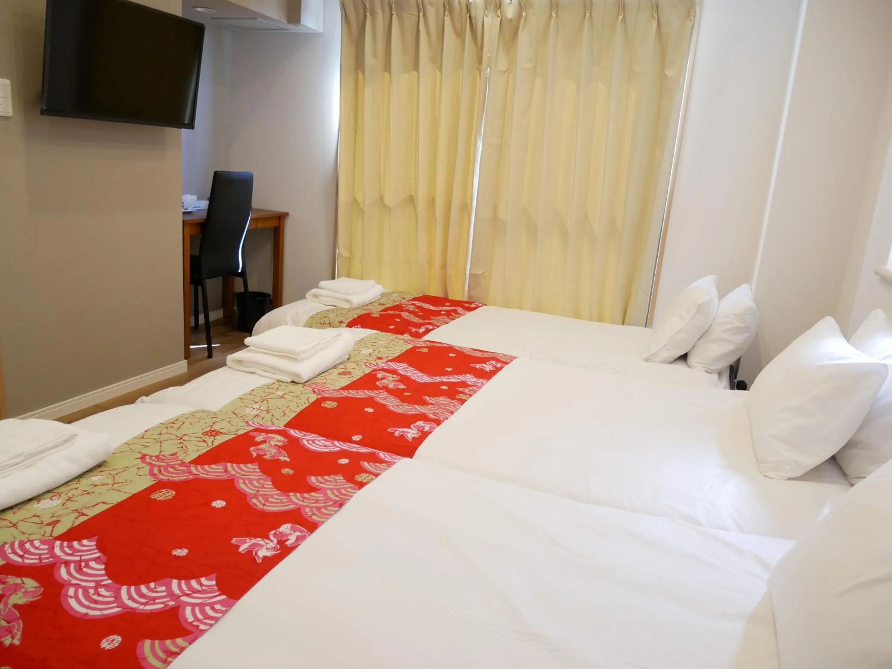 Photo of the whole room, Bed in Tokyo shinjukutei Hotel Asahi gruop 東京新宿亭ホテル