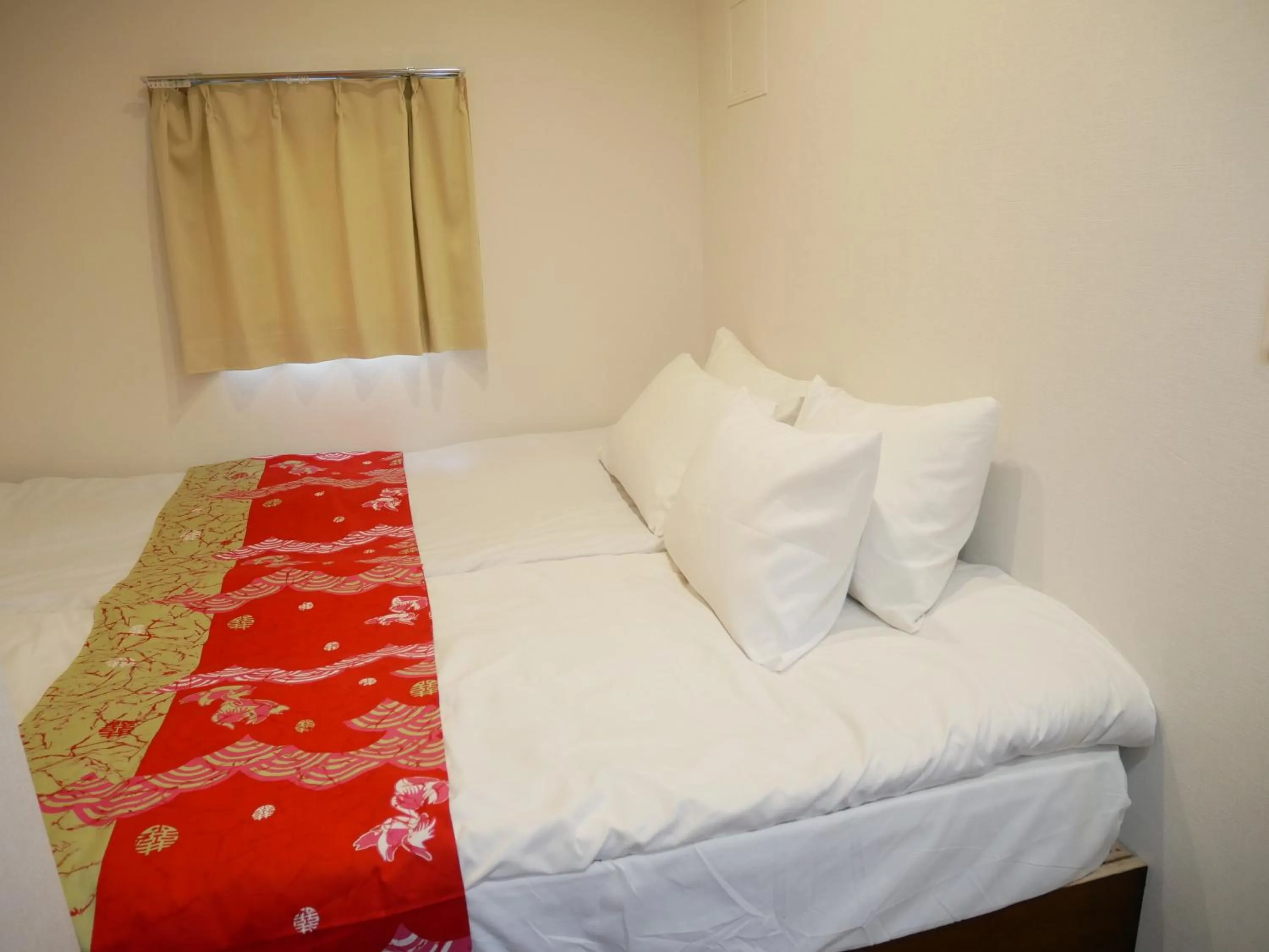 Bed in Tokyo shinjukutei Hotel Asahi gruop 東京新宿亭ホテル