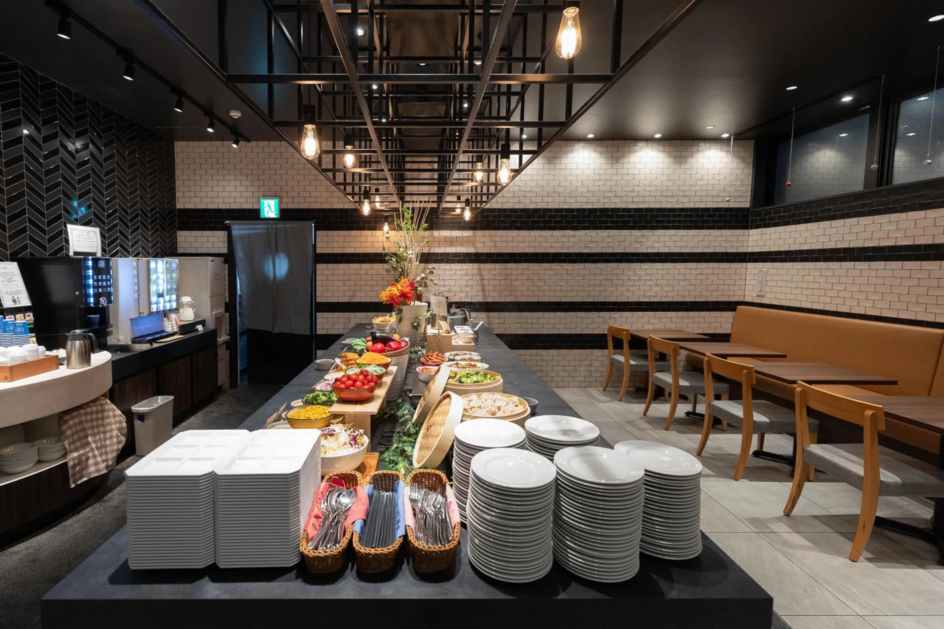 Restaurant/places to eat in Joytel Hotel Osaka Shinsekai