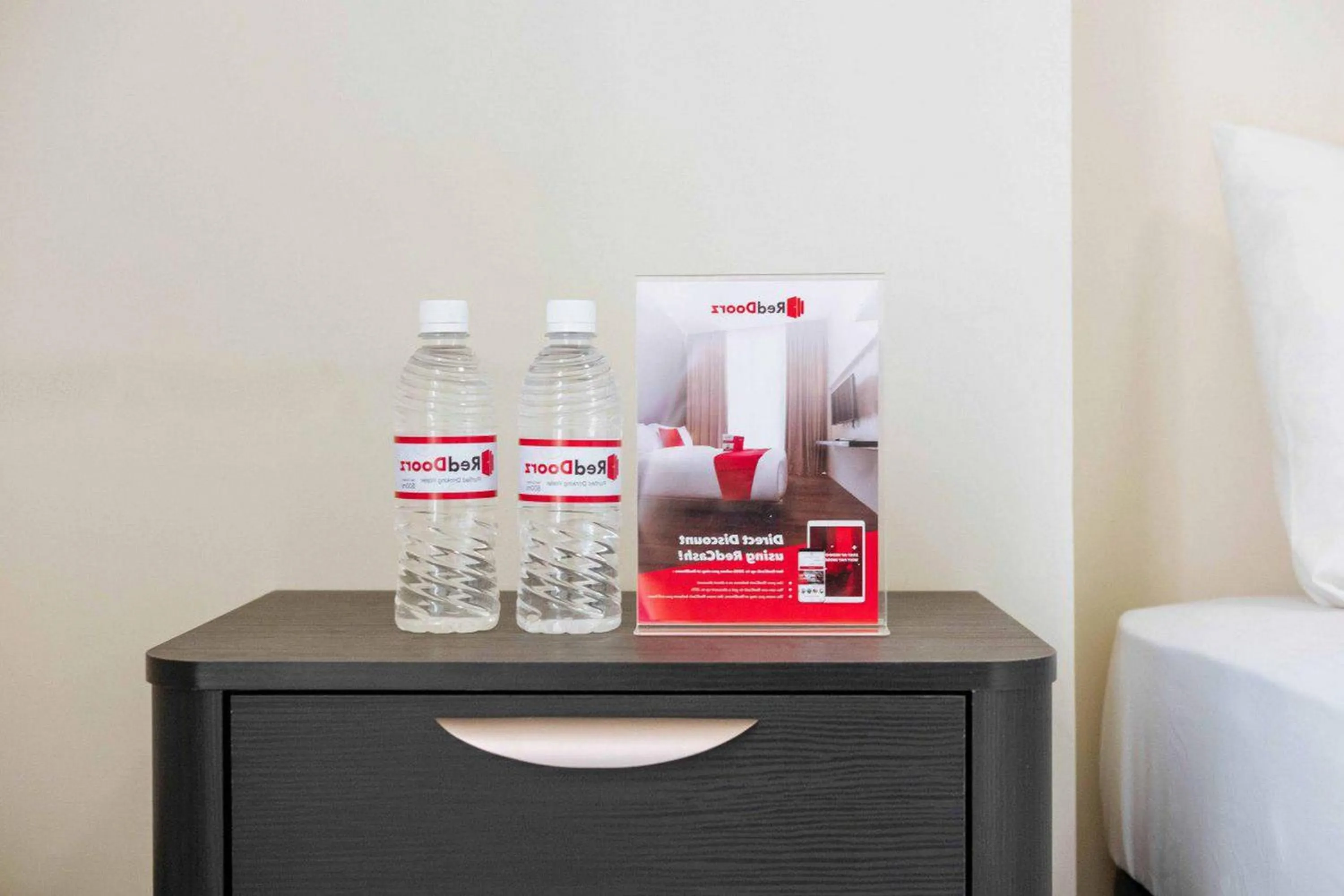 RedDoorz Plus near Soekarno Hatta Airport Taman Mahkota