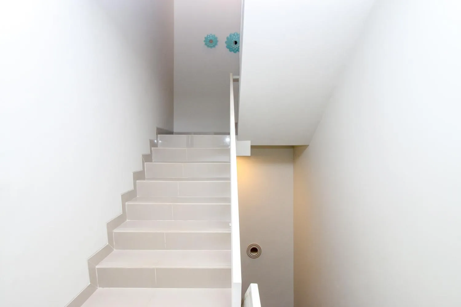 RedDoorz Plus near Soekarno Hatta Airport Taman Mahkota