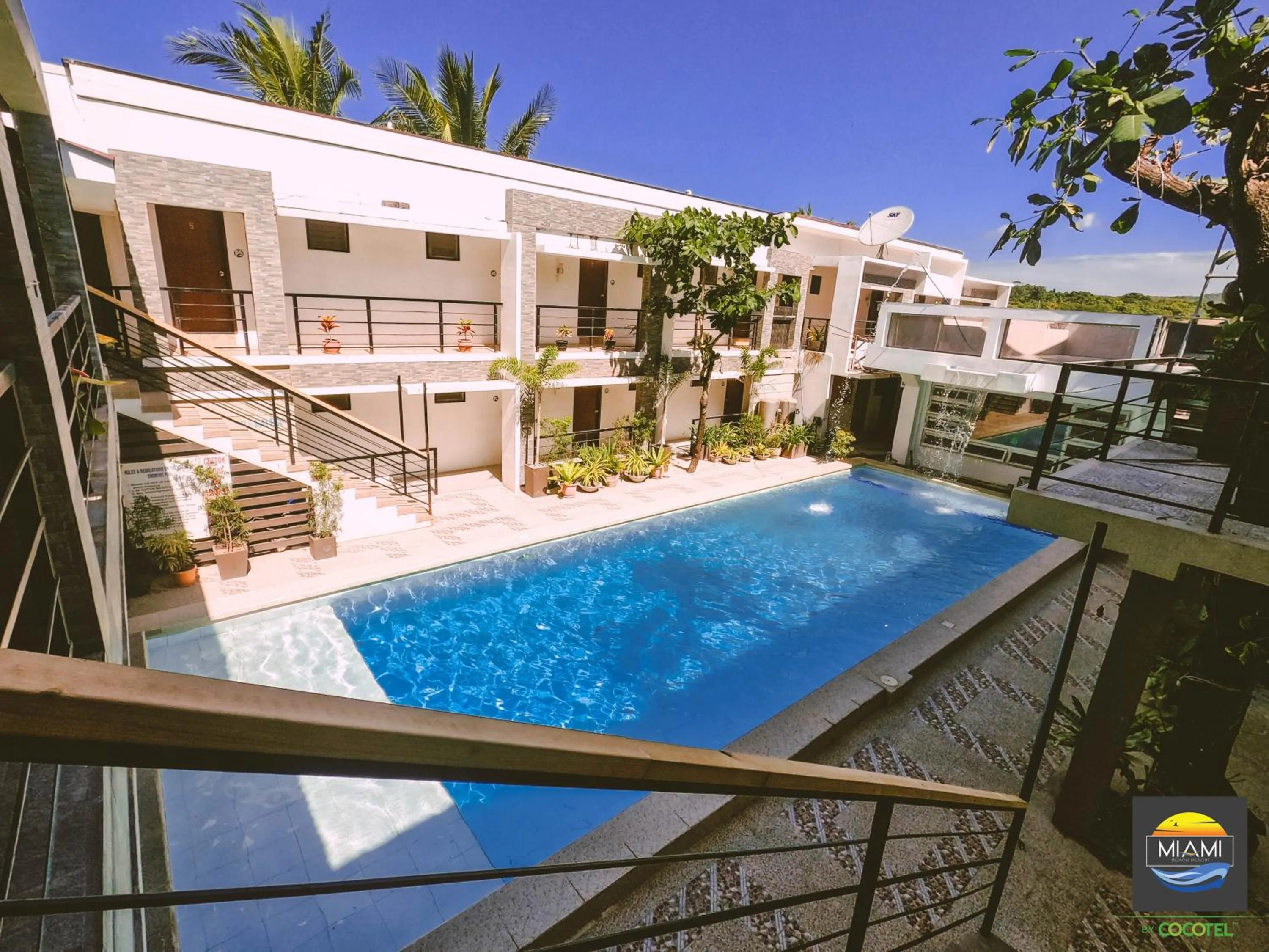 Swimming pool in Miami Heat Beach Resort