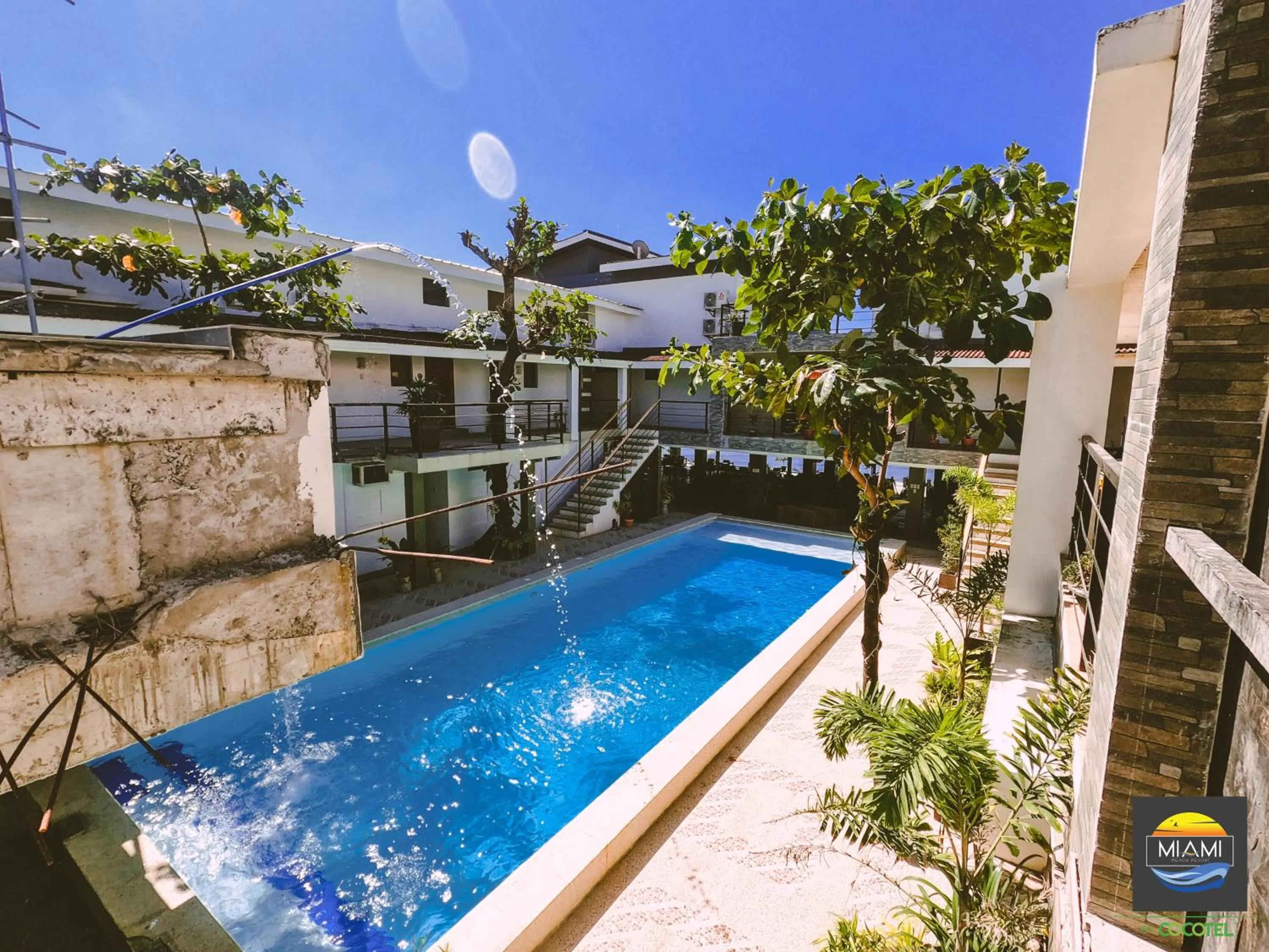 Swimming pool in Miami Heat Beach Resort