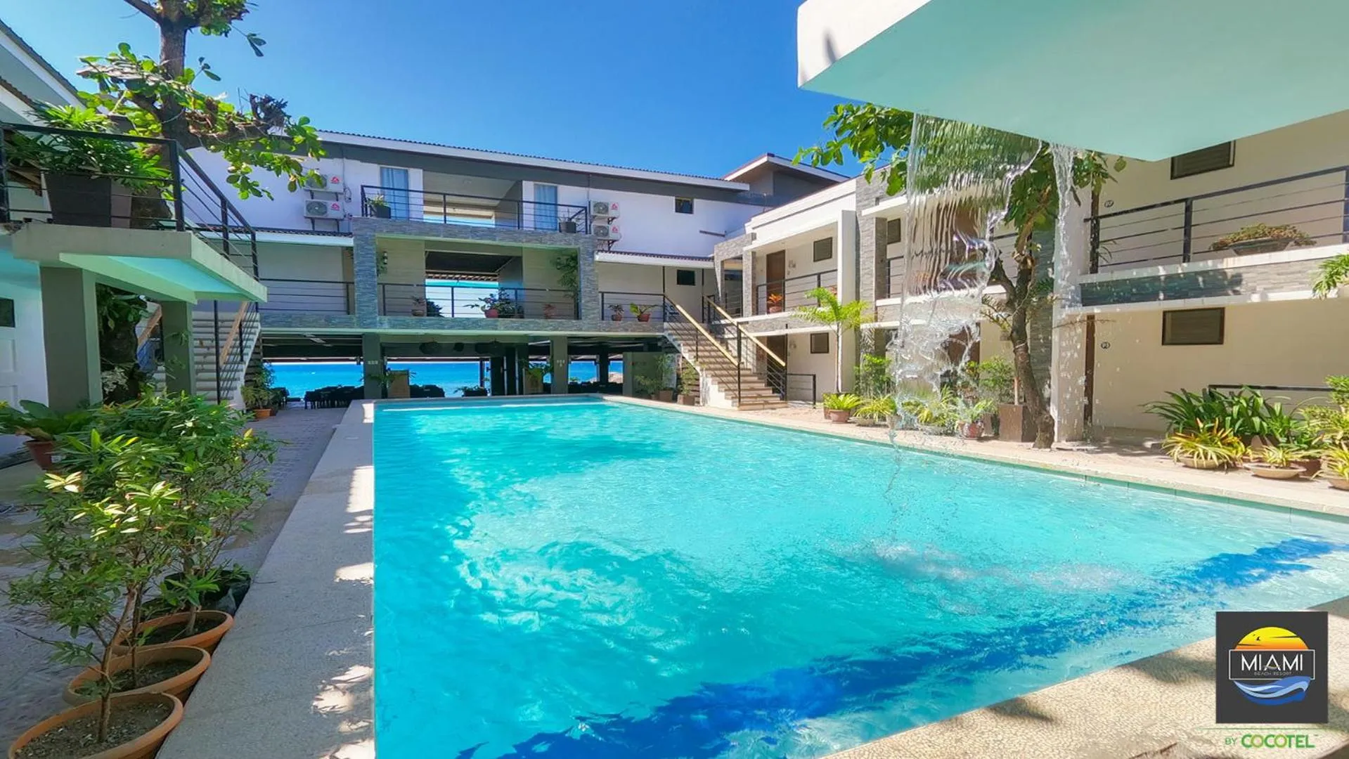 Swimming pool in Miami Heat Beach Resort