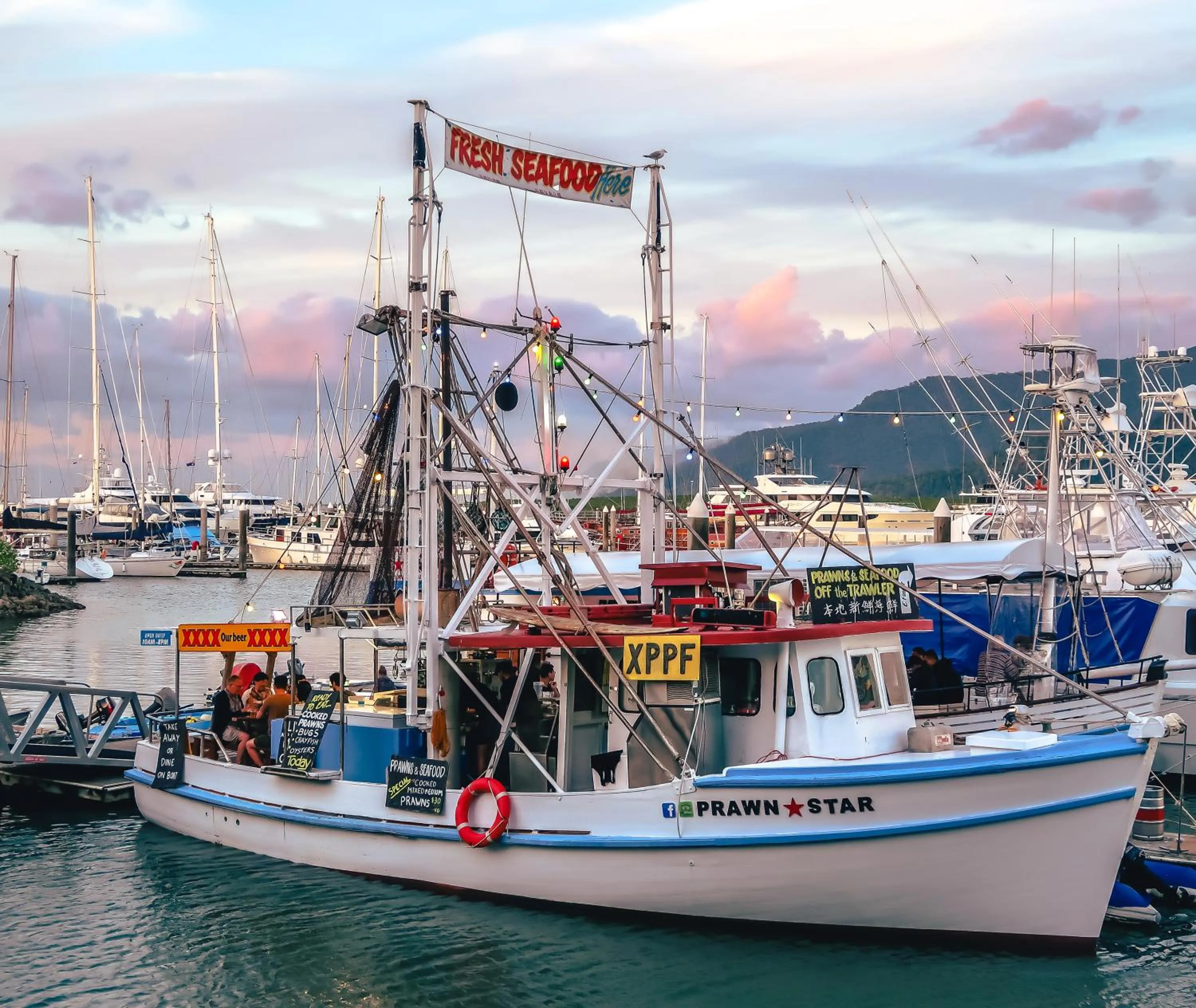 Area and facilities in Oaks Cairns Hotel