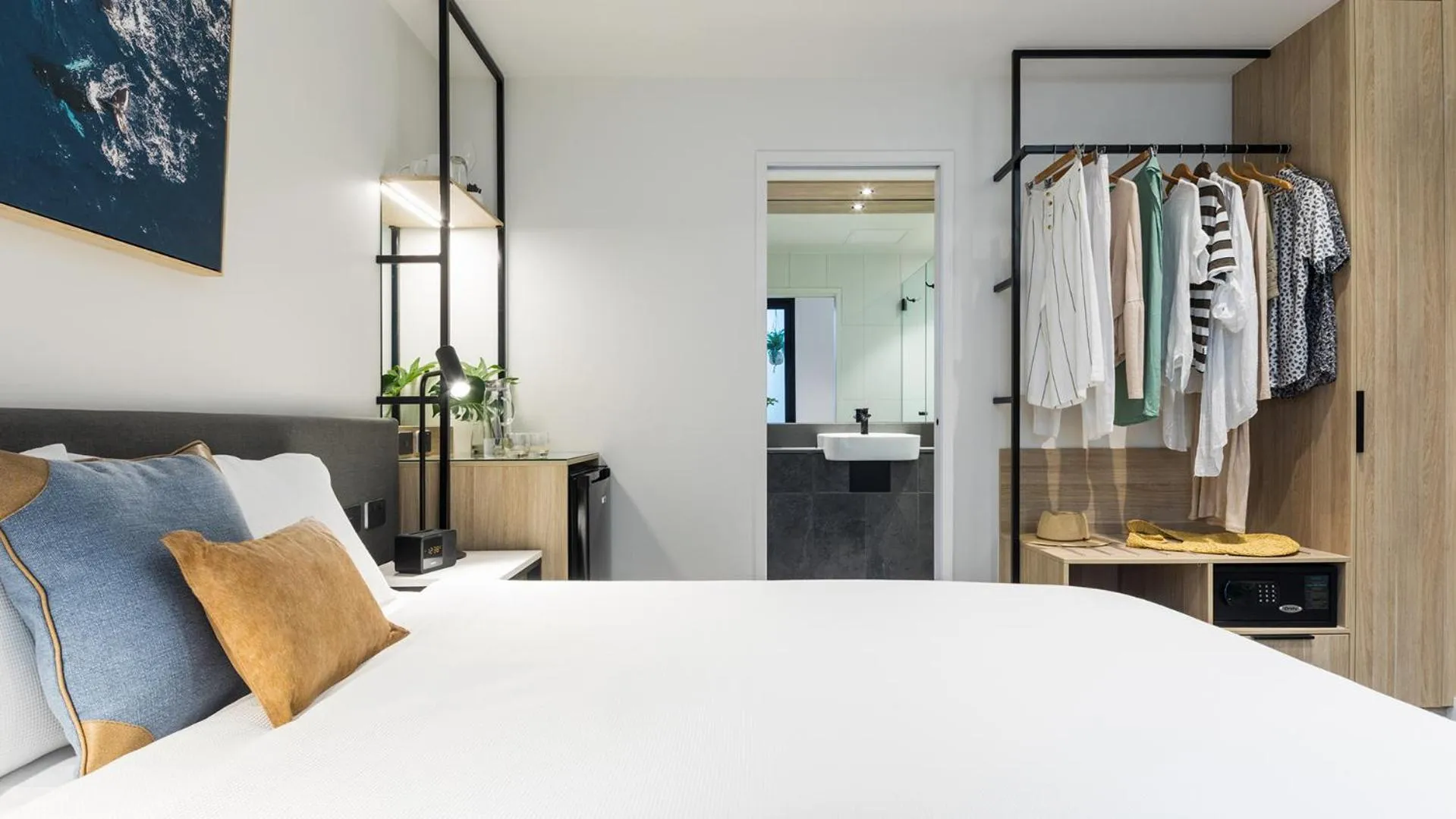 Bed in Oaks Cairns Hotel