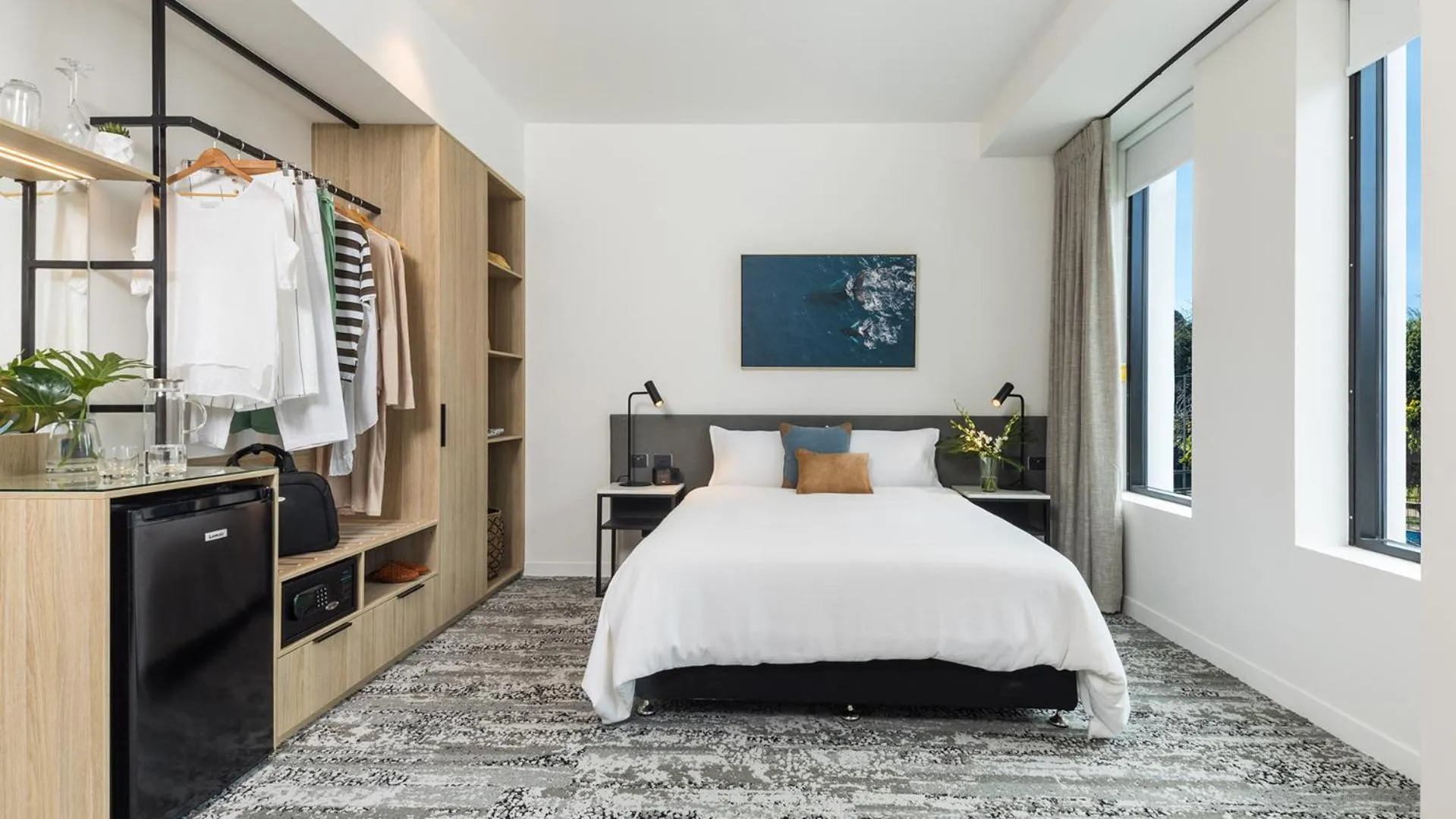 Photo of the whole room, Bed in Oaks Cairns Hotel