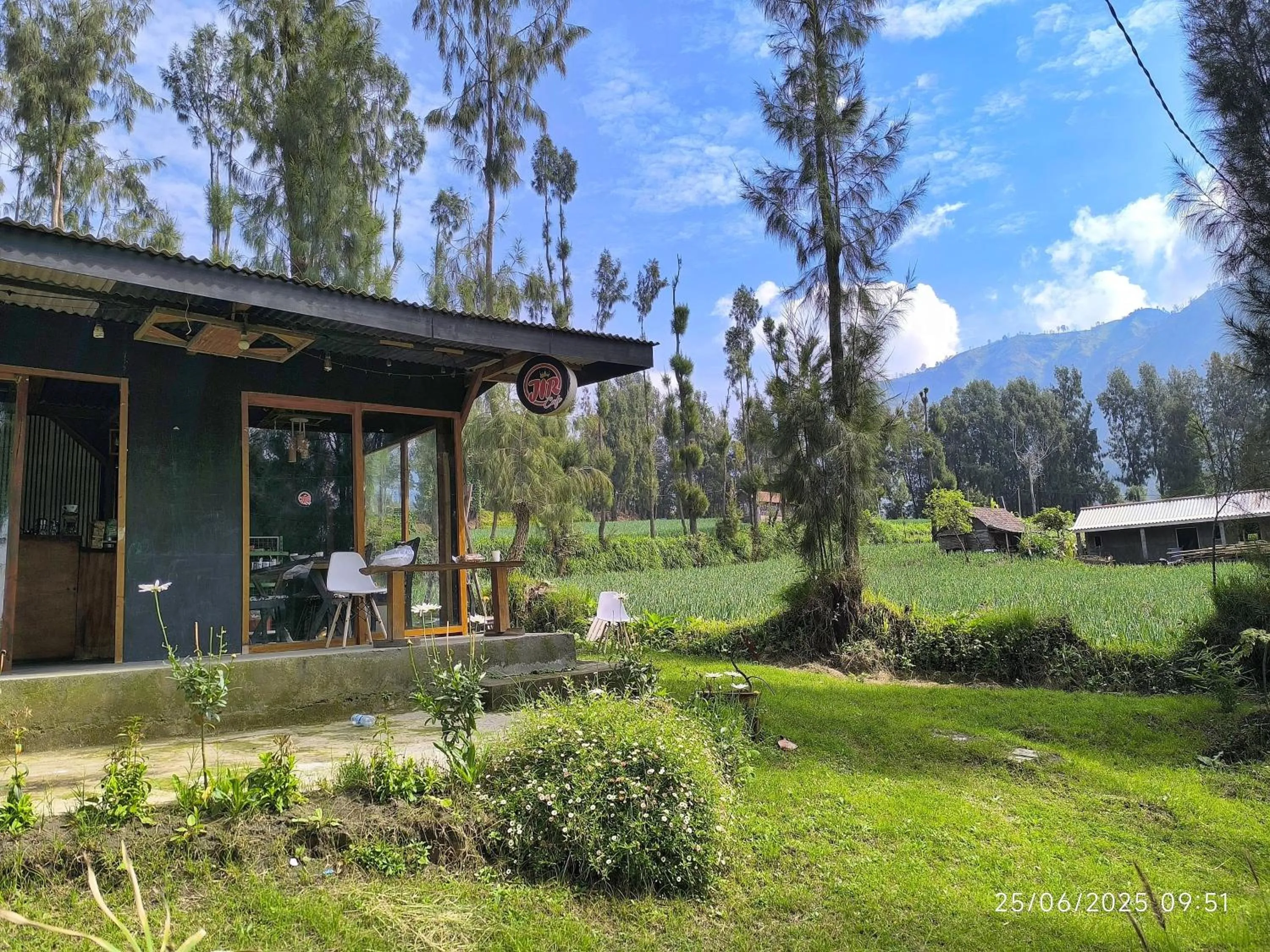 Restaurant/places to eat in Elen Homestay by ABM