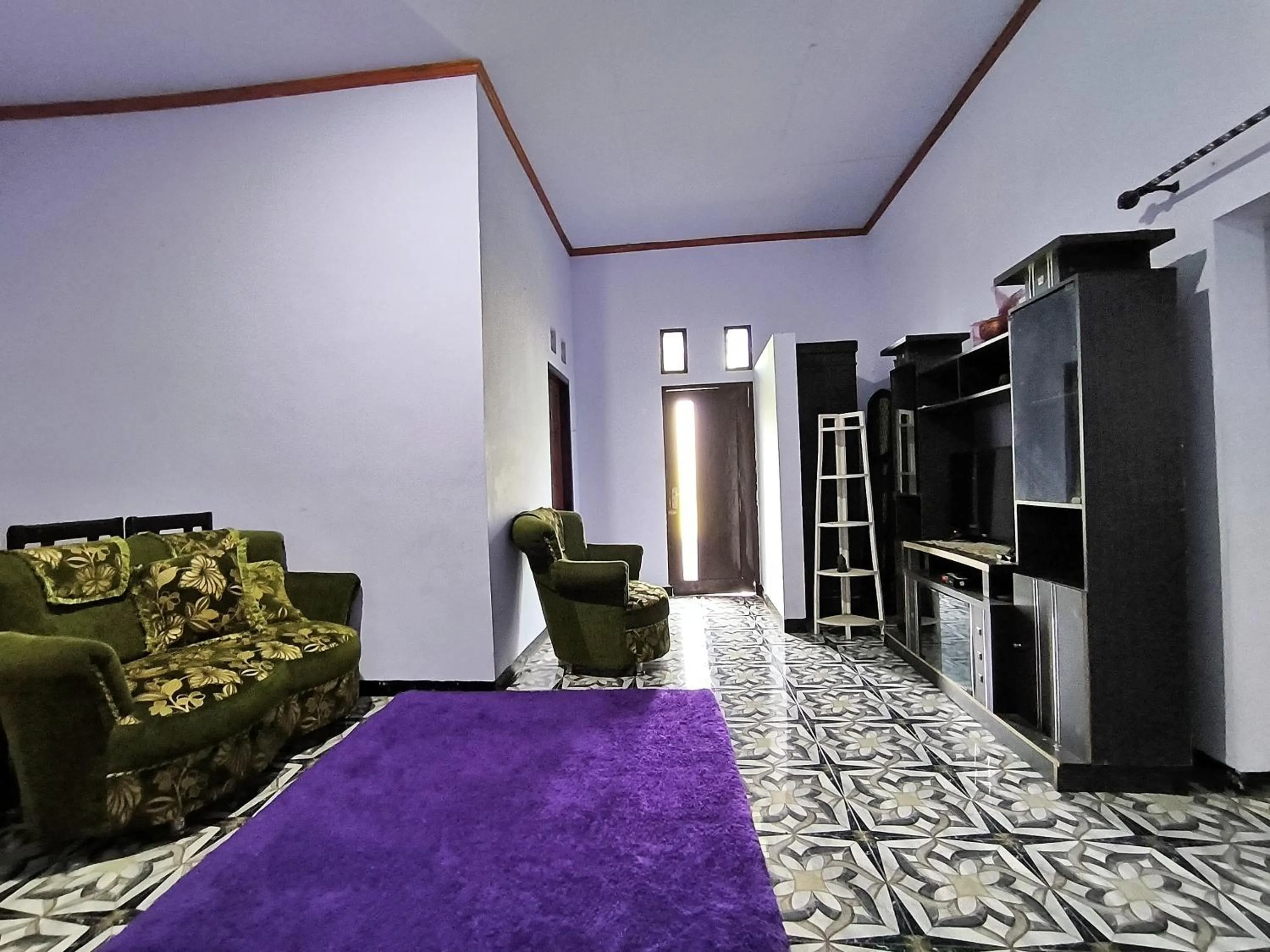 Communal lounge/ TV room in Elen Homestay by ABM