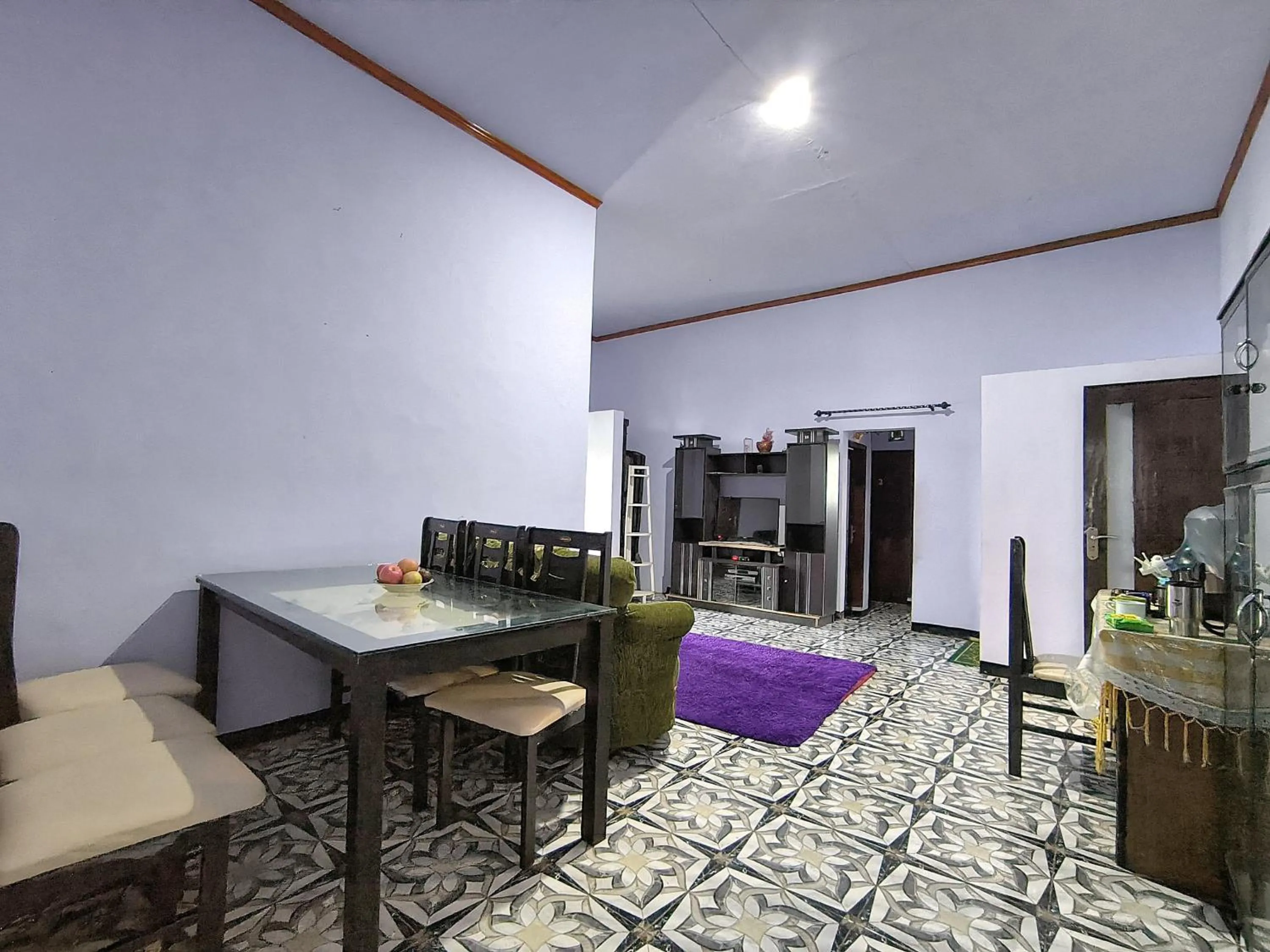 Communal lounge/ TV room in Elen Homestay by ABM