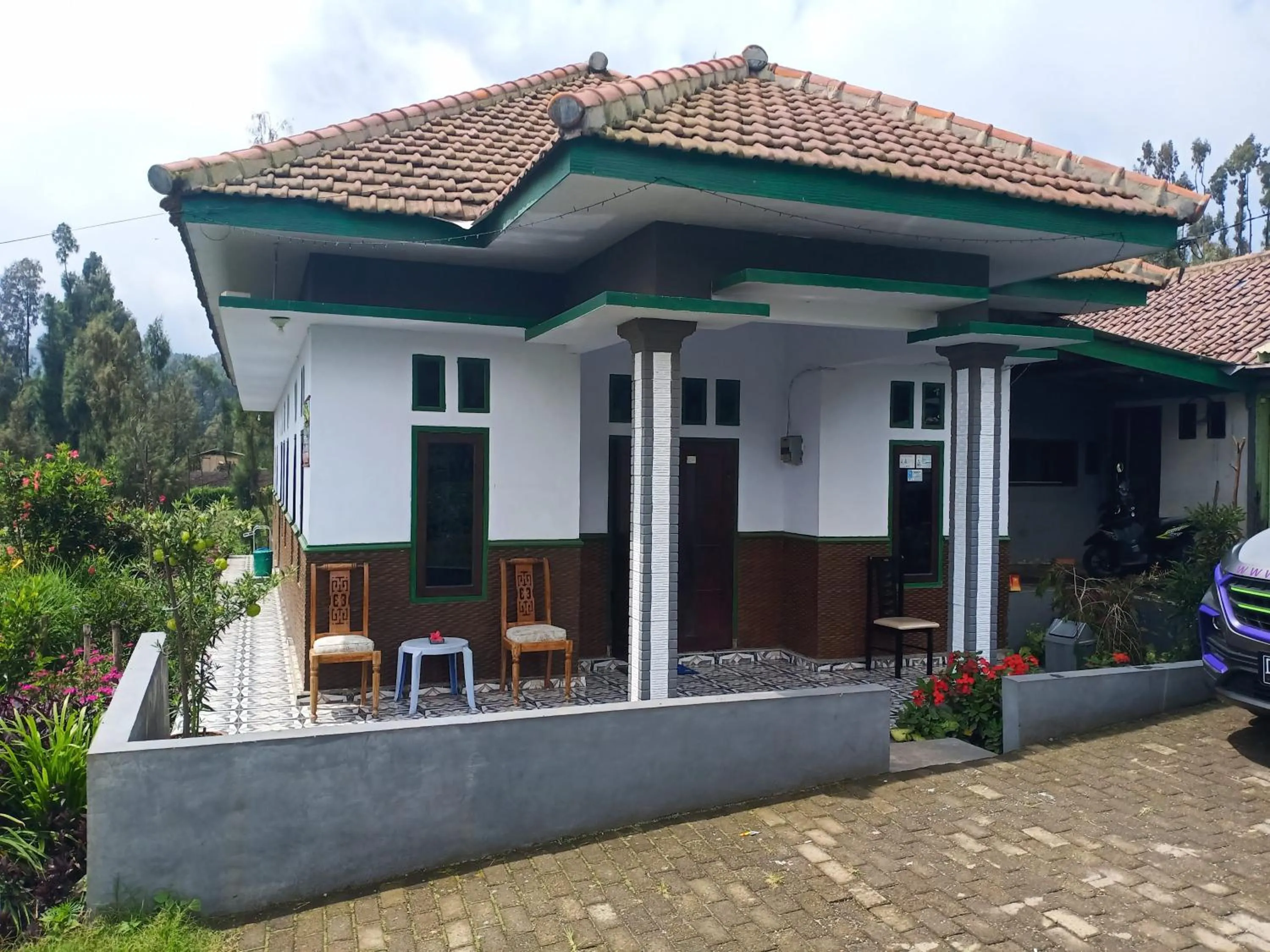 Property building in Elen Homestay by ABM