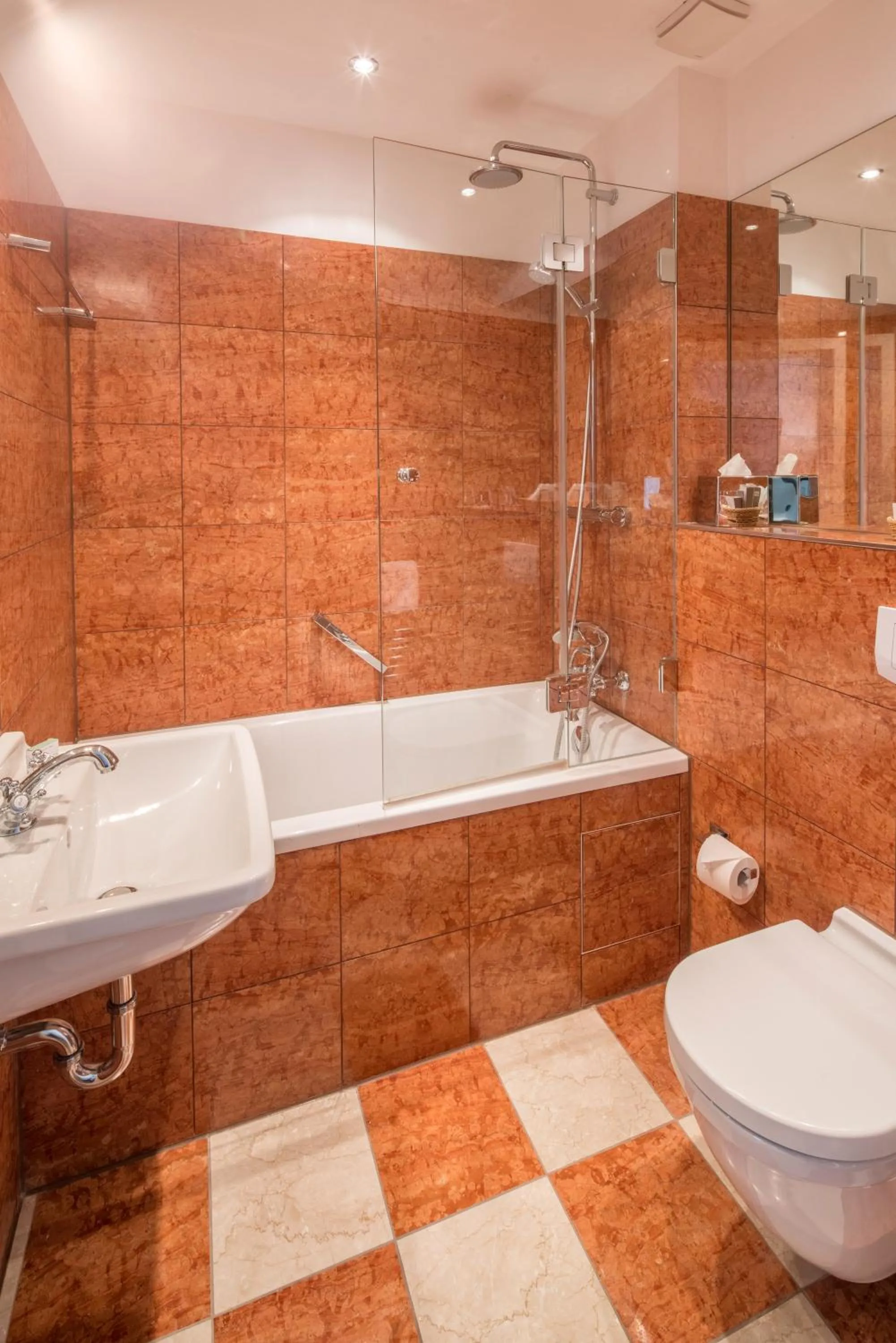 Bathroom in Hotel Deutscher Kaiser