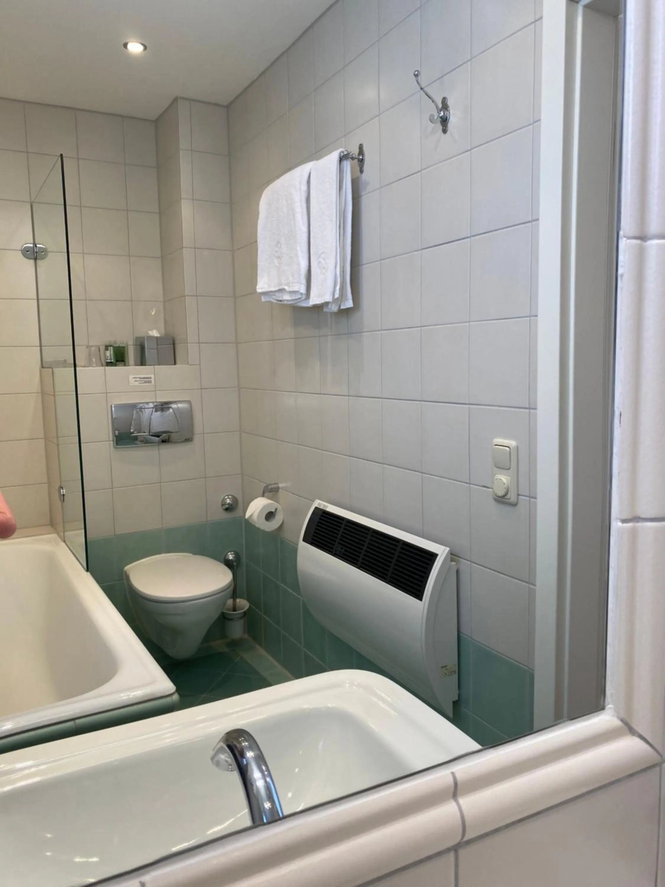 Bathroom in Hotel Deutscher Kaiser