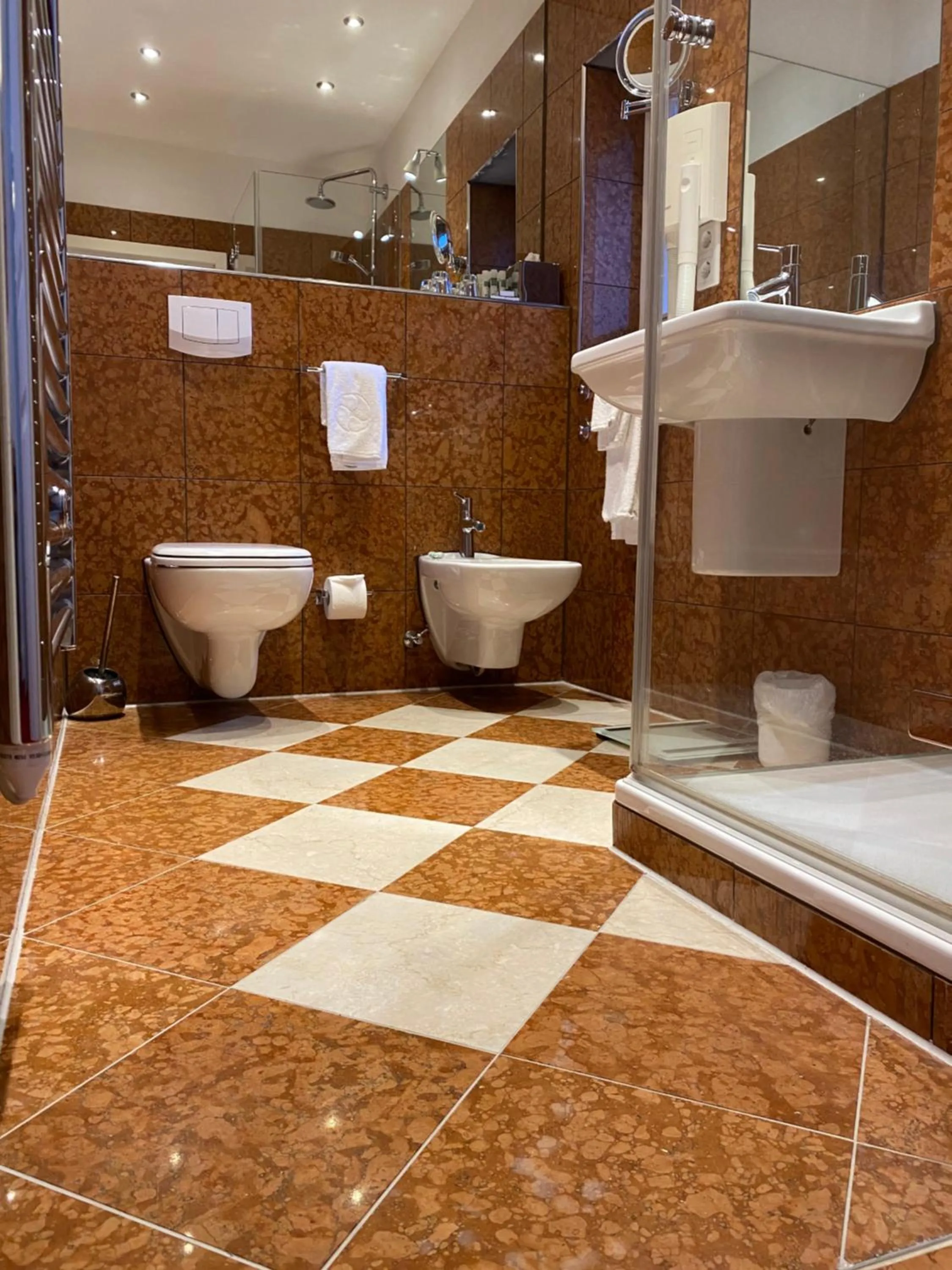 Shower in Hotel Deutscher Kaiser