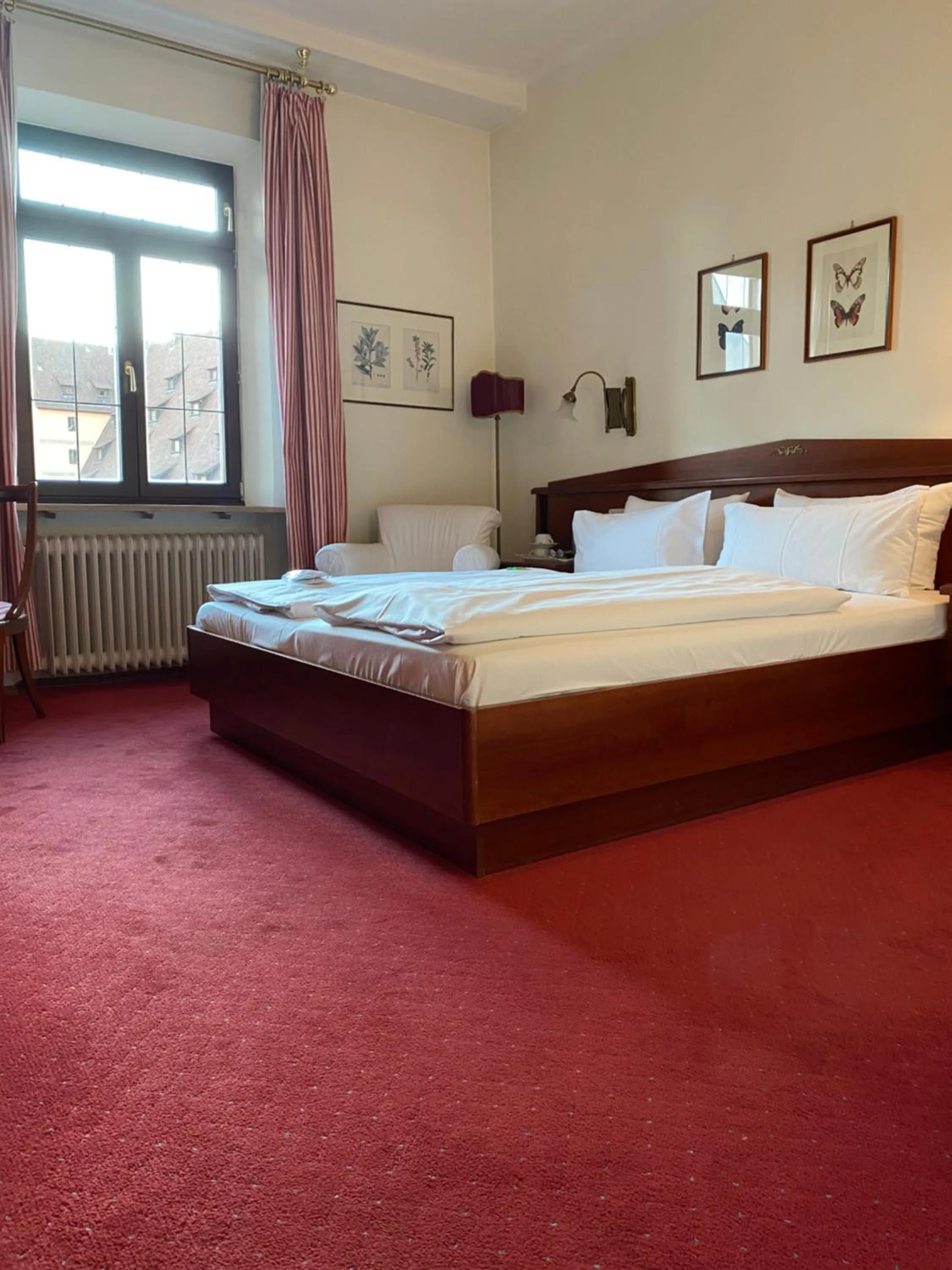 Photo of the whole room, Bed in Hotel Deutscher Kaiser
