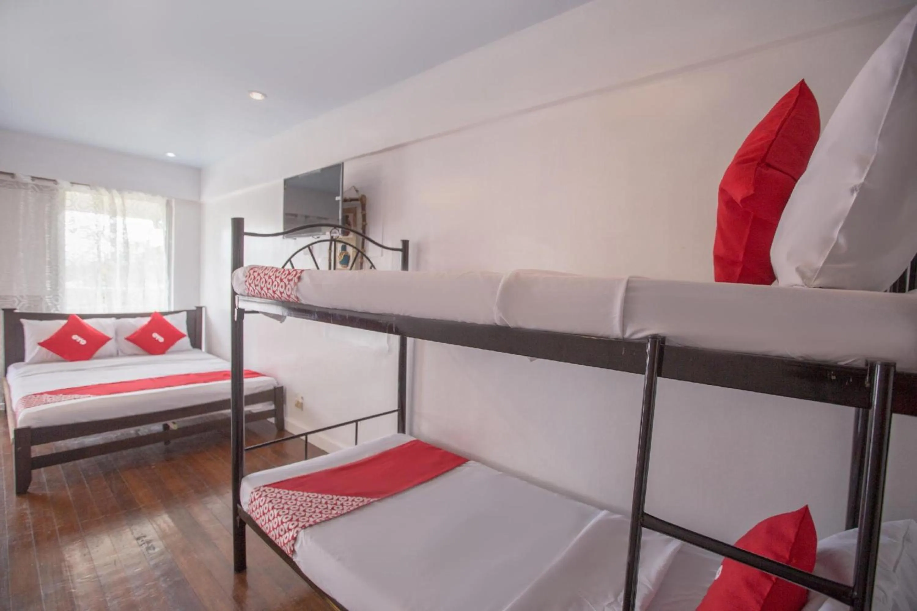 Bedroom, Bed in OYO 588 Sunrock Resort