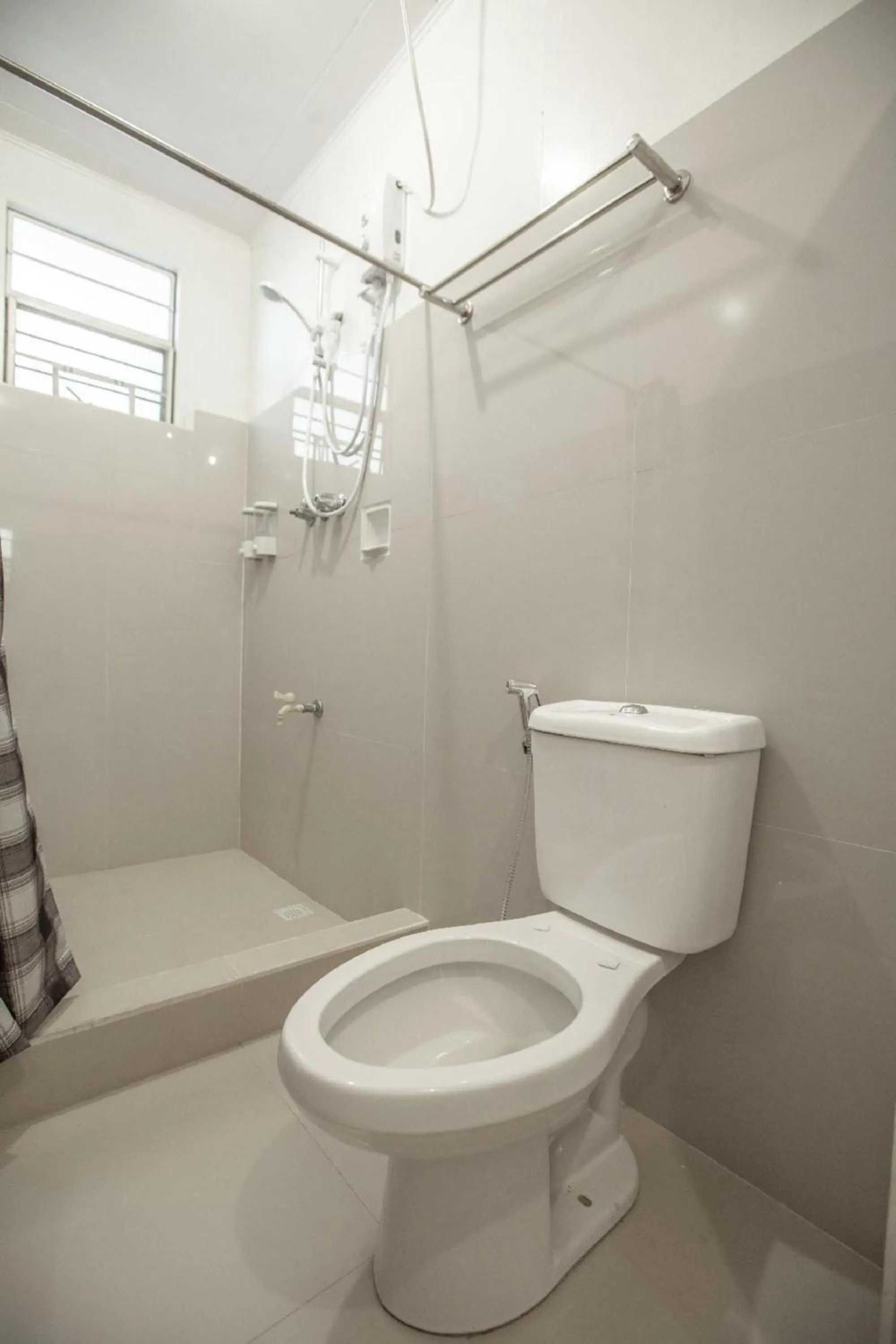 Bathroom in OYO 588 Sunrock Resort