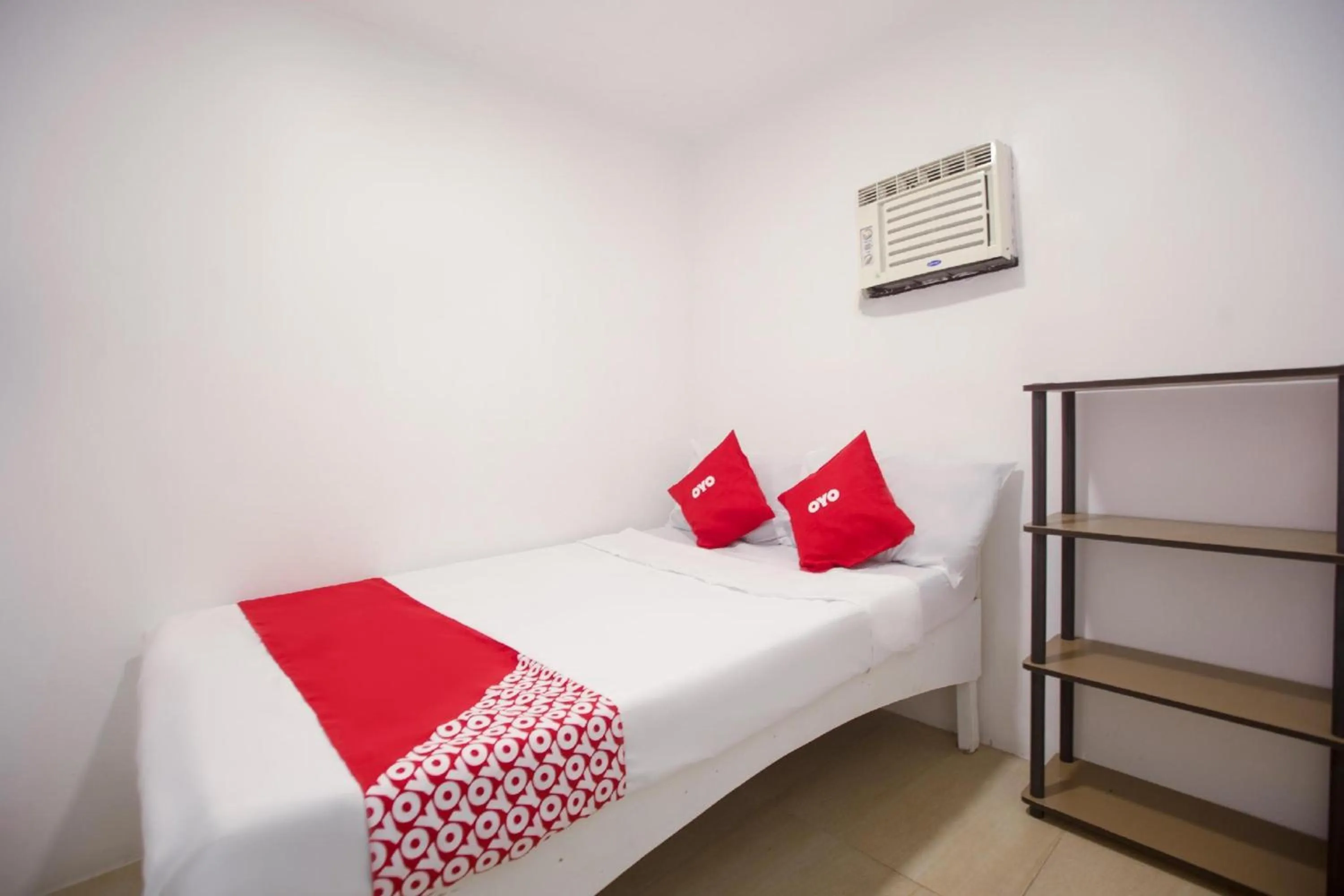 Bedroom, Bed in OYO 588 Sunrock Resort