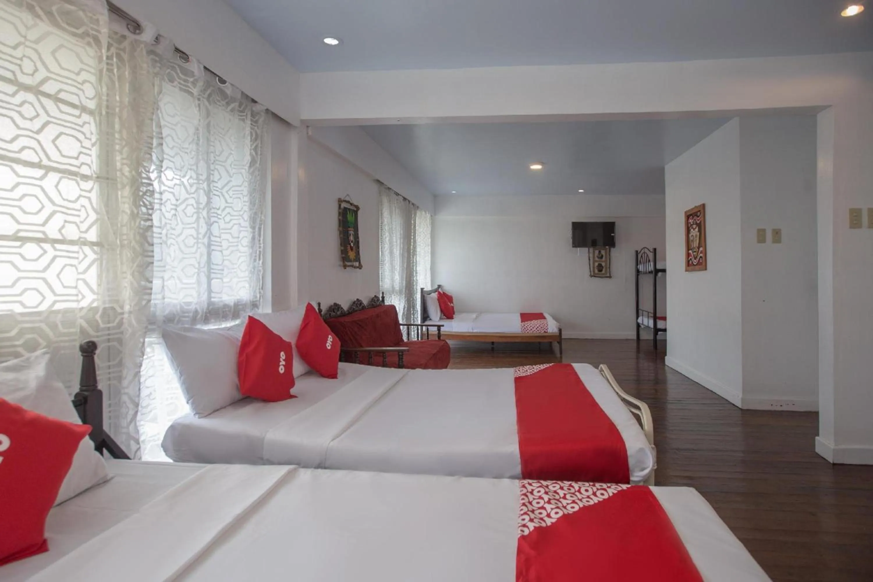 Bedroom, Bed in OYO 588 Sunrock Resort