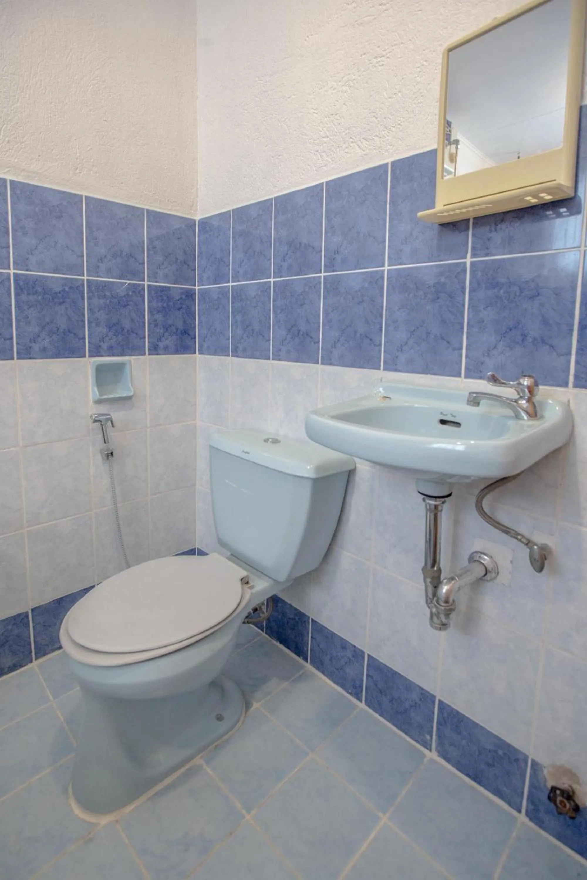 Bathroom in OYO 588 Sunrock Resort