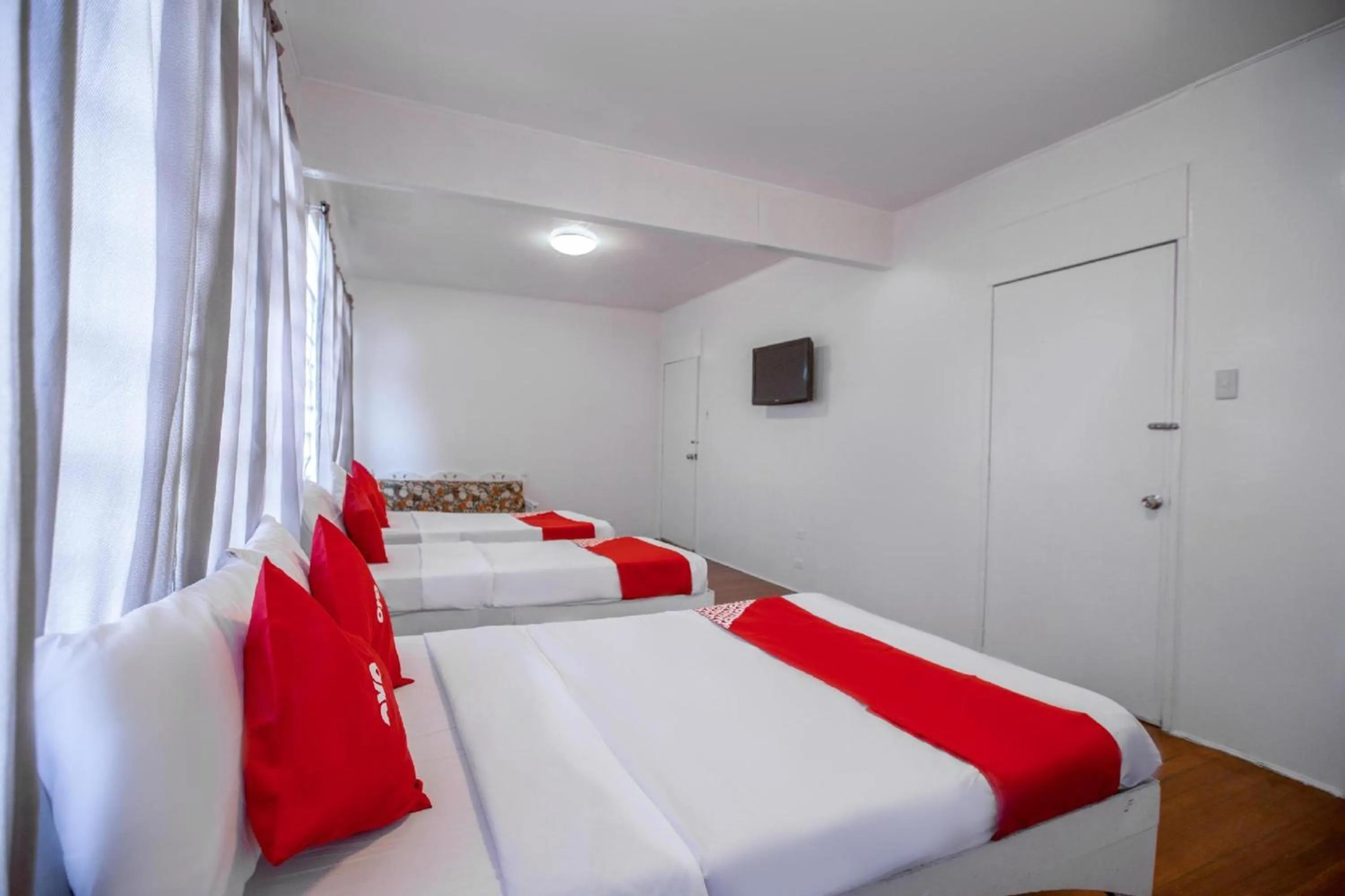 Bedroom, Bed in OYO 588 Sunrock Resort