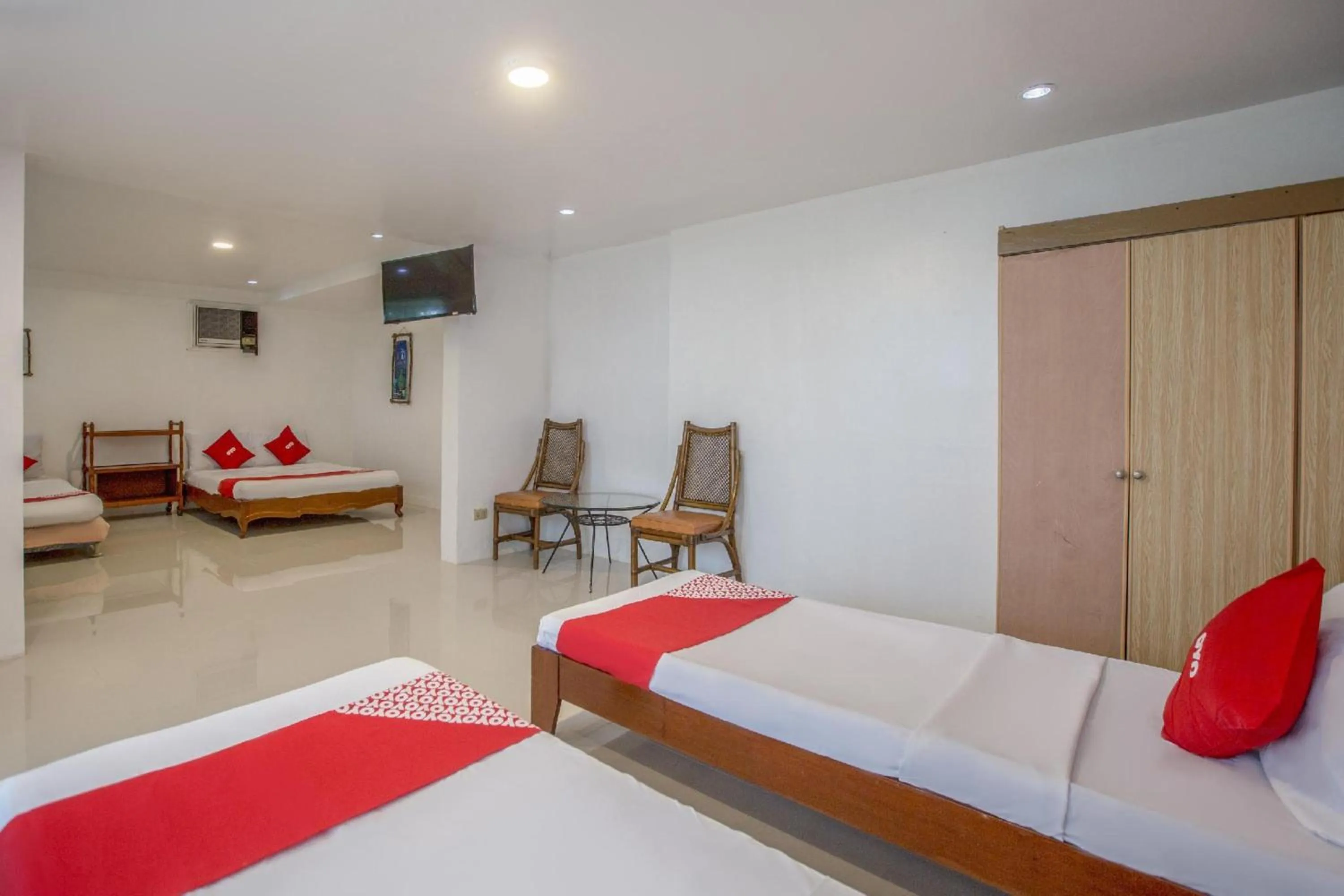 Bedroom, Bed in OYO 588 Sunrock Resort