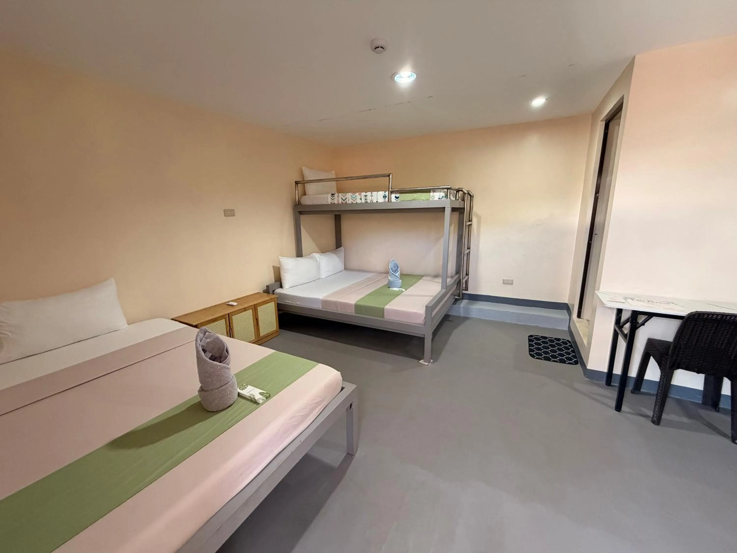 Family, Bed in Rain Haven Lodging House